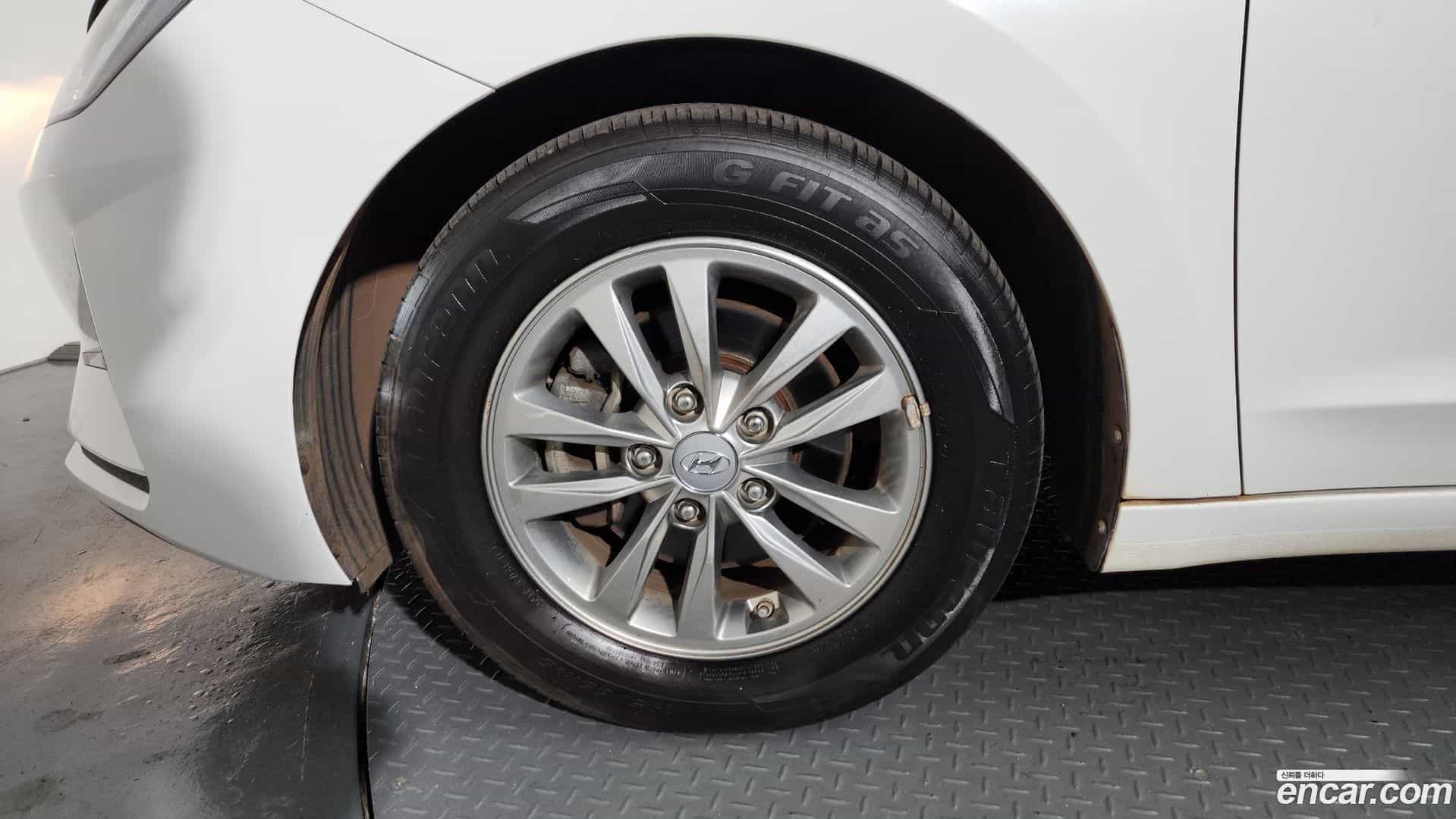 AVANTE Hyundai 2019.6-OUTER-005