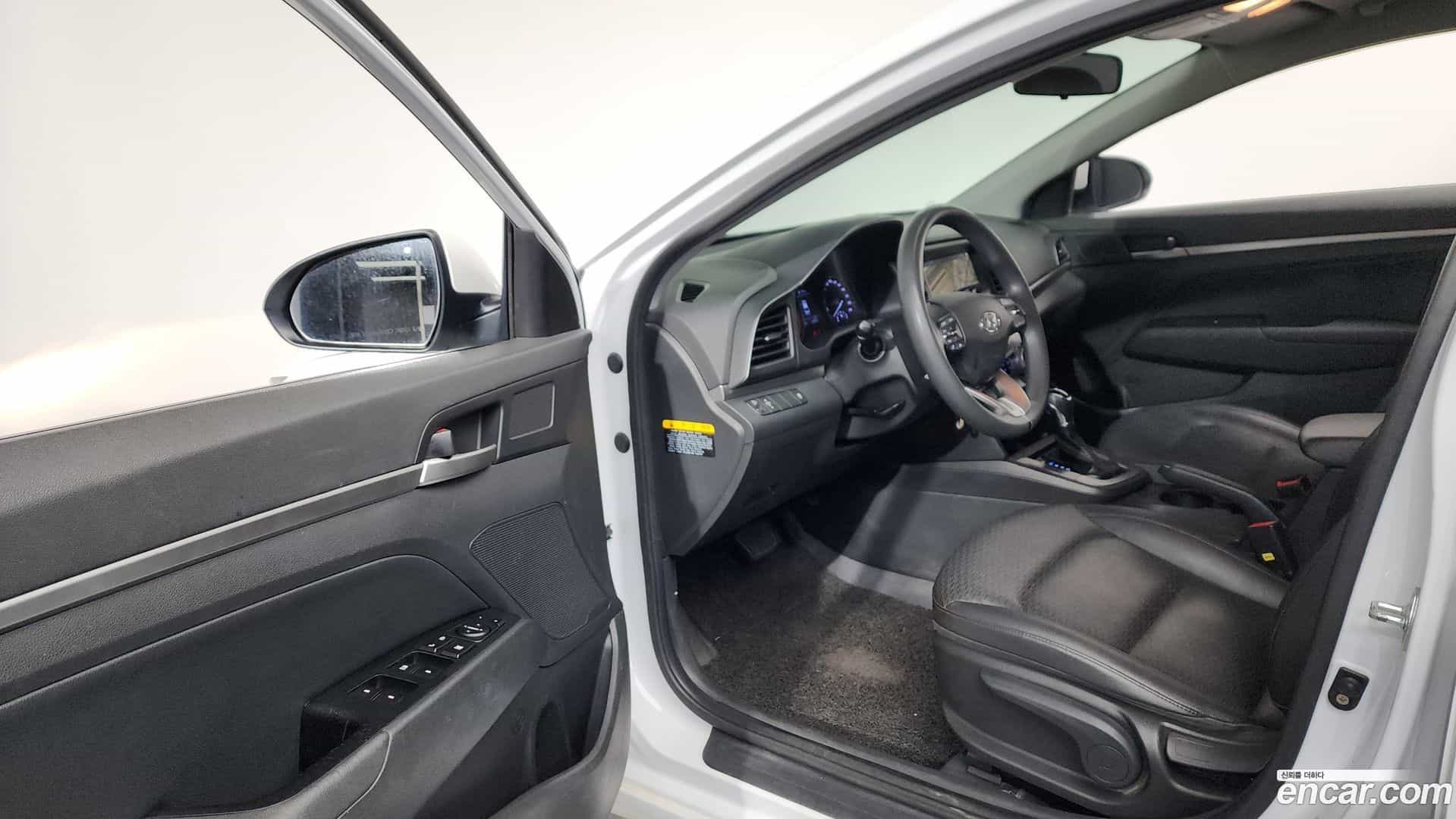 AVANTE Hyundai 2019.6-INNER-010