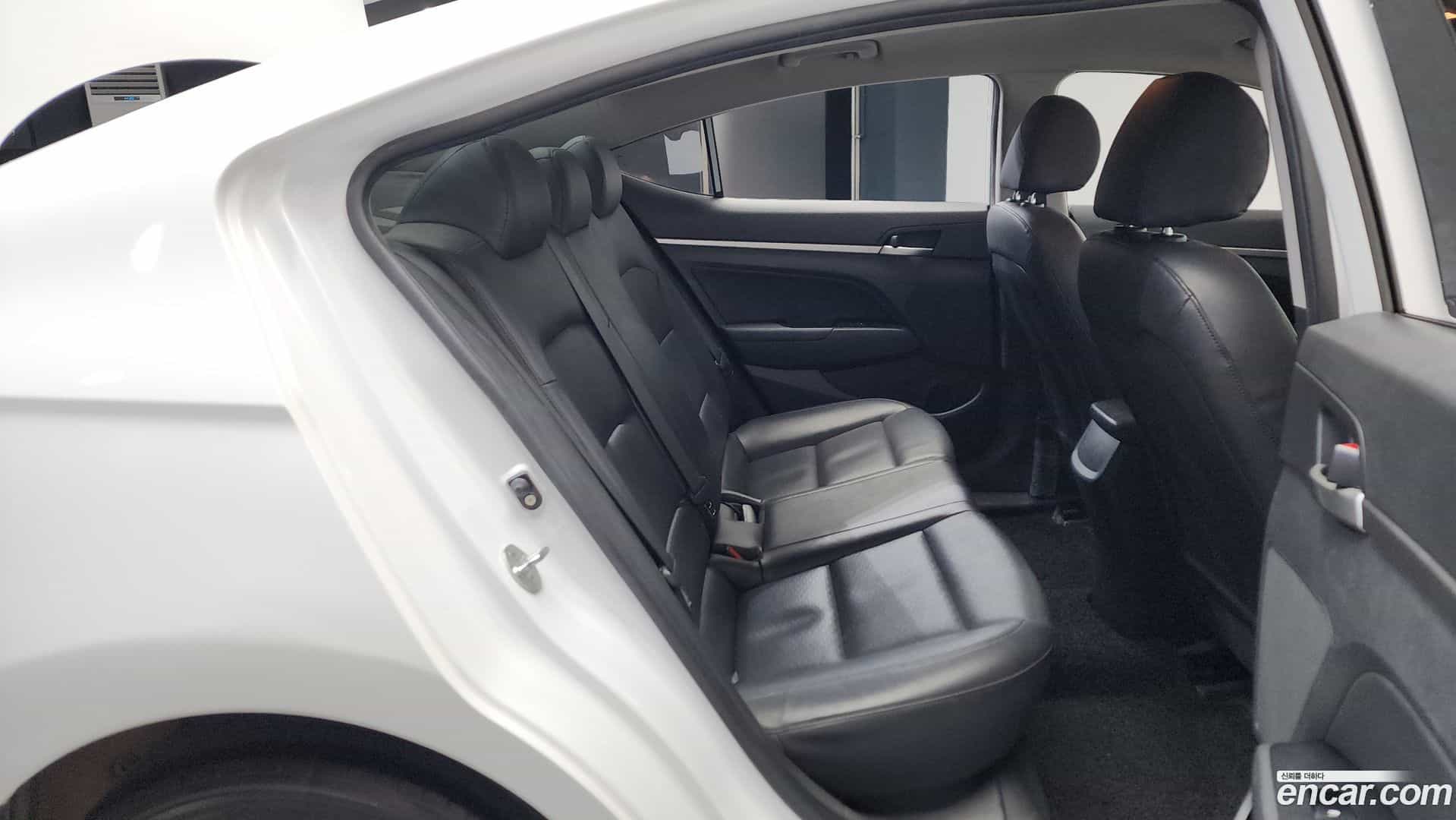 AVANTE Hyundai 2019.6-OPTION-015