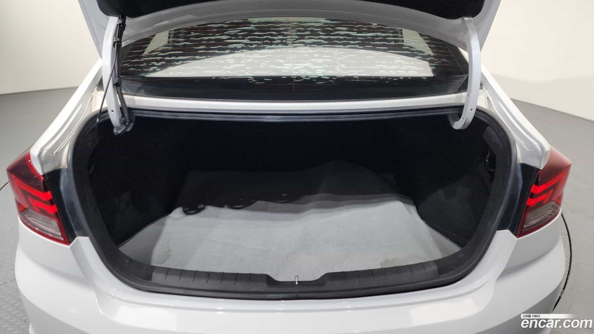 AVANTE Hyundai 2019.6-OPTION-022