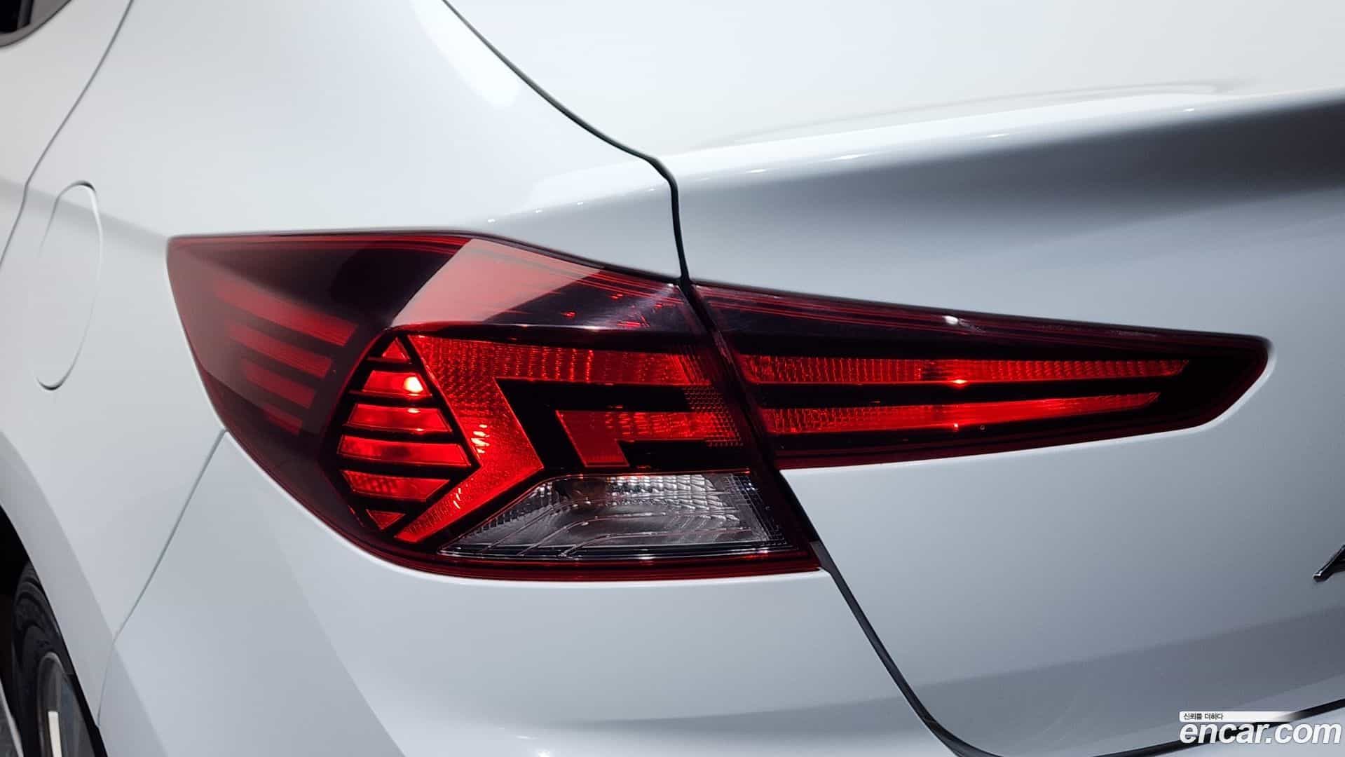 AVANTE Hyundai 2019.6-OUTER-033