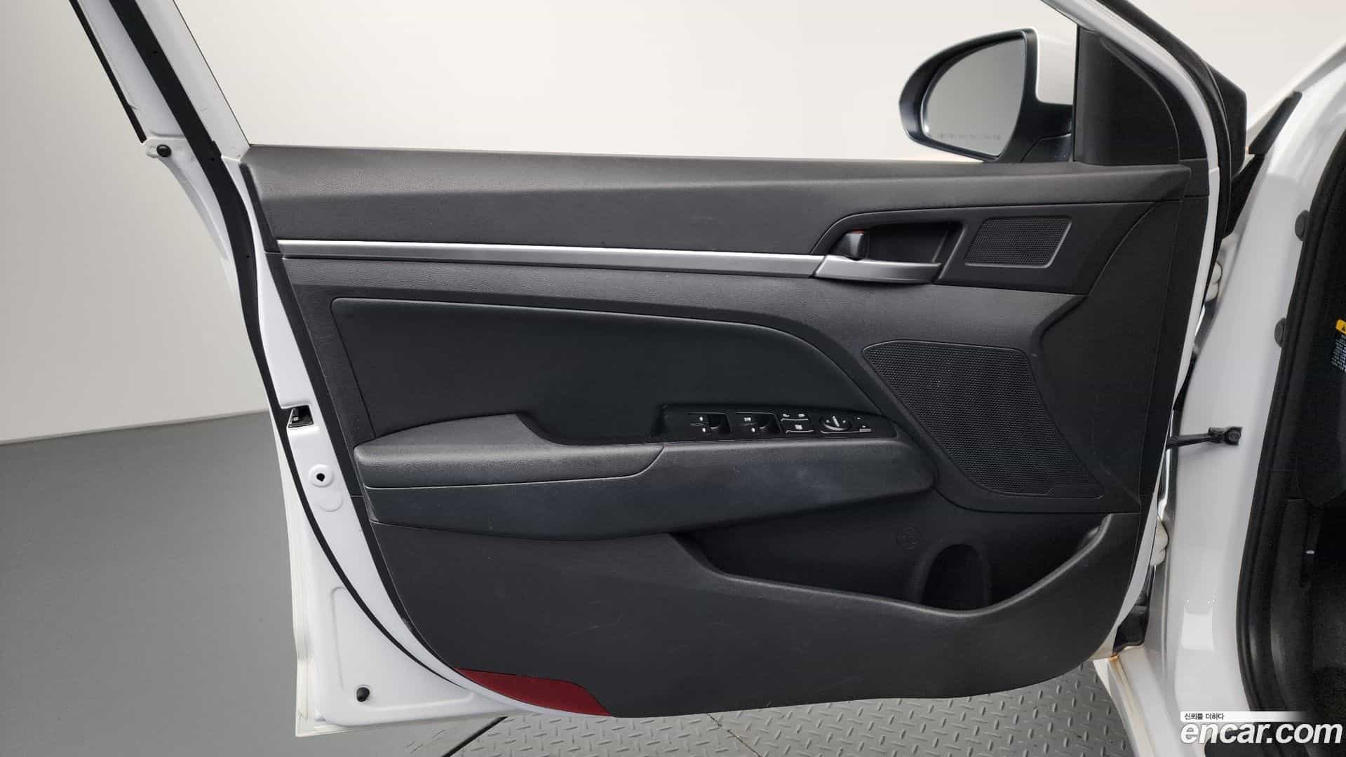 AVANTE Hyundai 2019.6-INNER-034