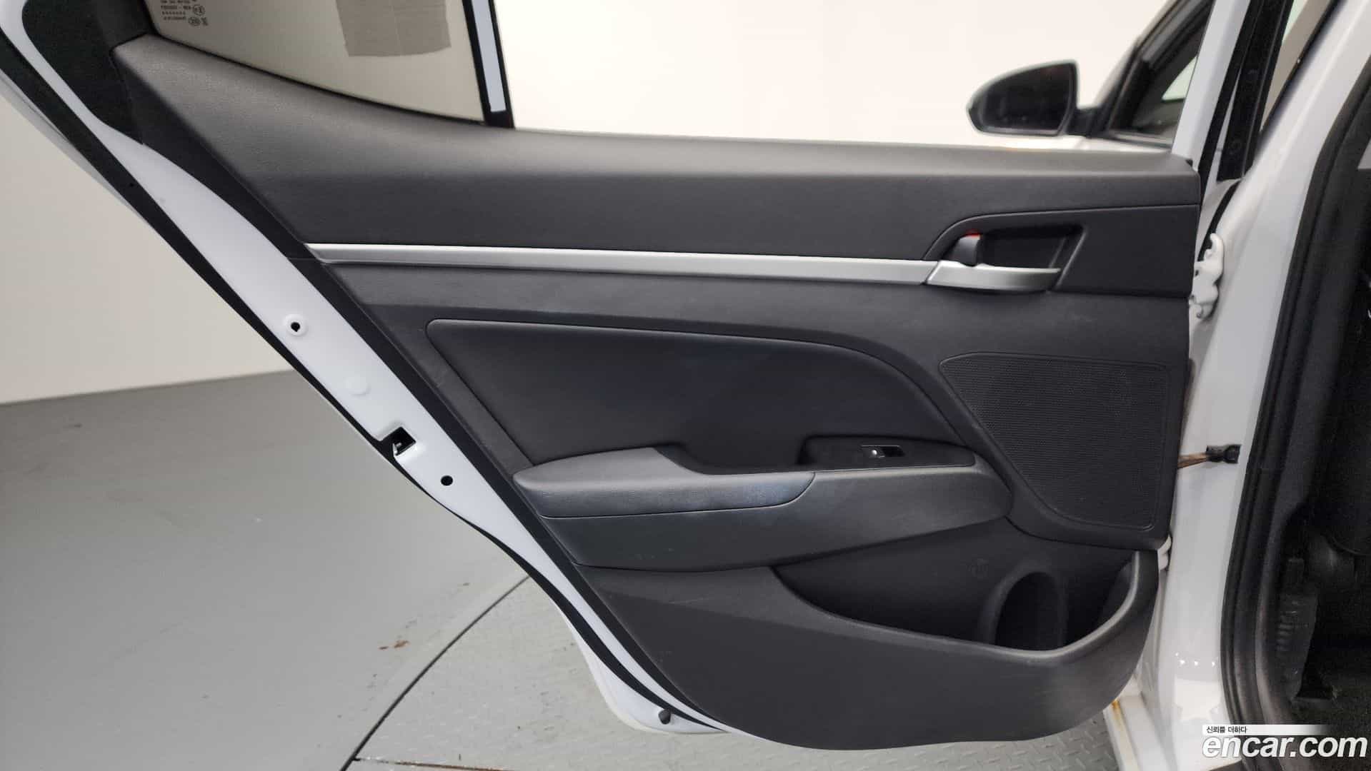 AVANTE Hyundai 2019.6-INNER-035