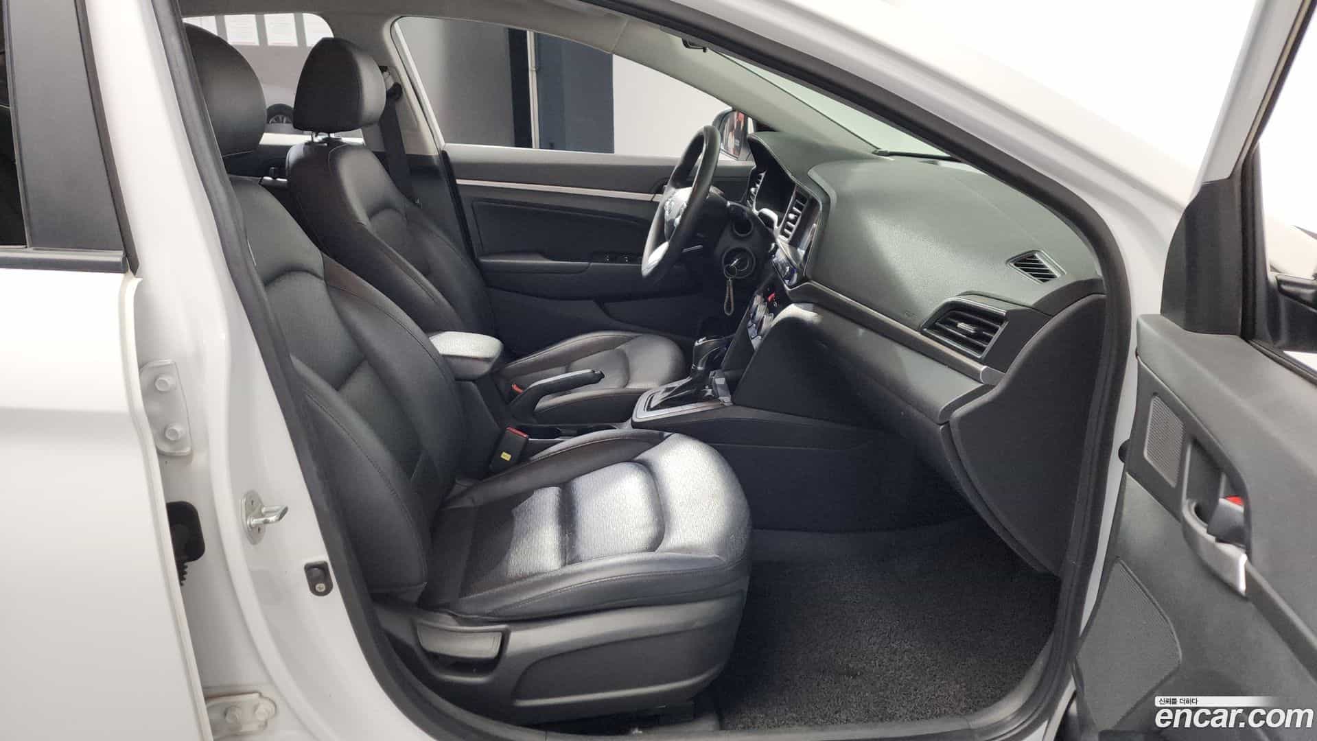 AVANTE Hyundai 2019.6-INNER-036