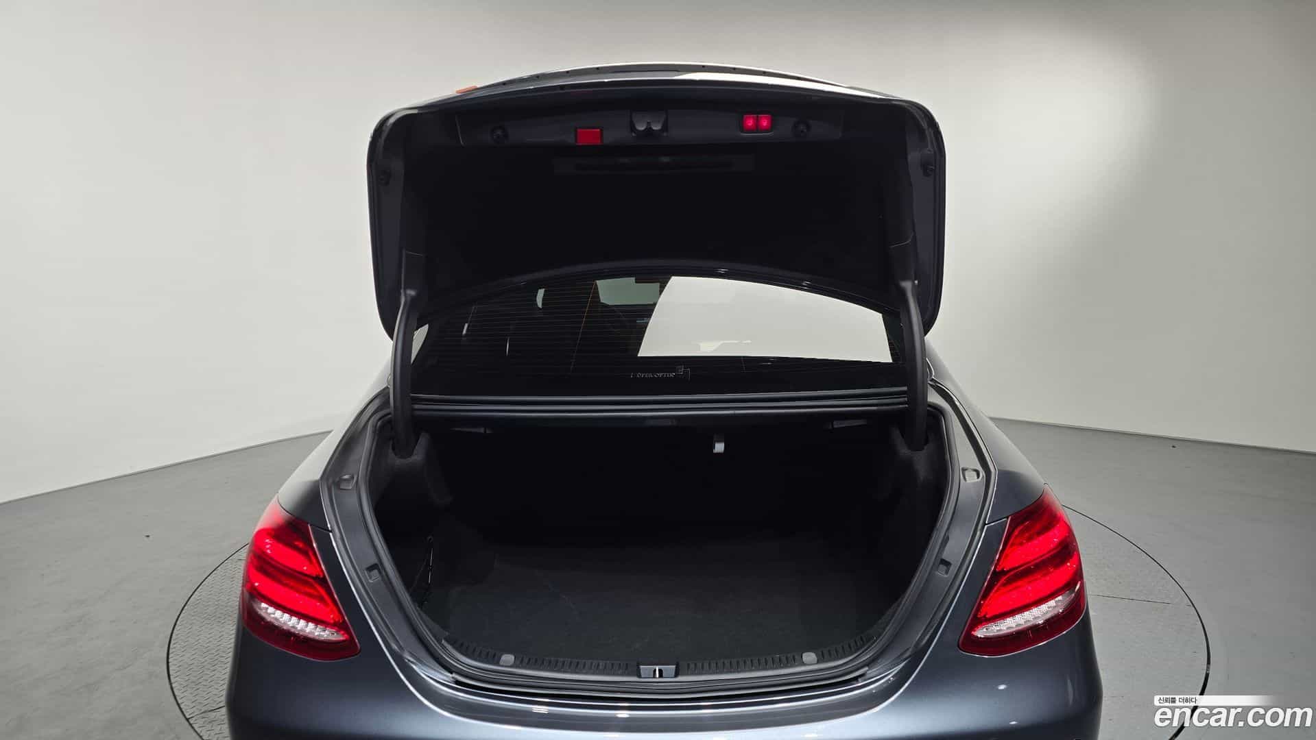 E-Class Mercedes-Benz 2020.5-OPTION-022