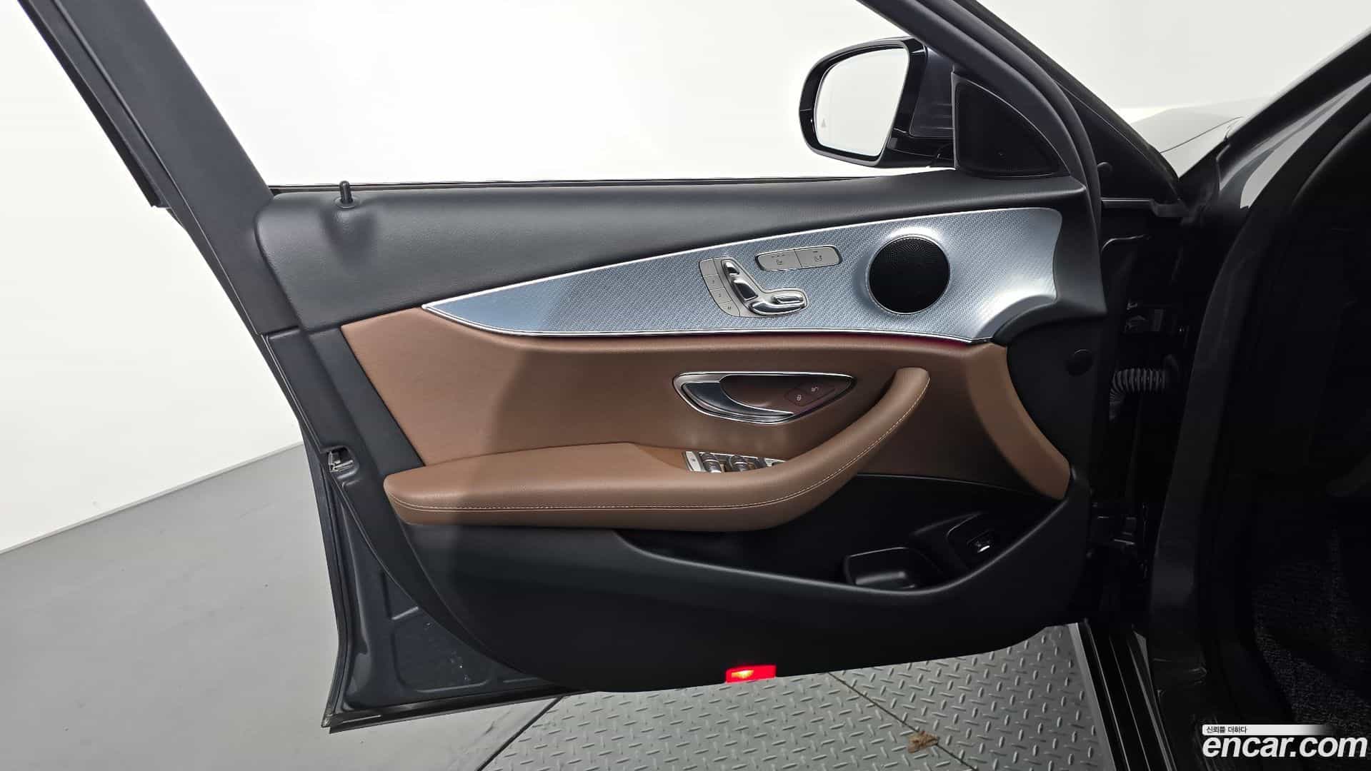 E-Class Mercedes-Benz 2020.5-INNER-034