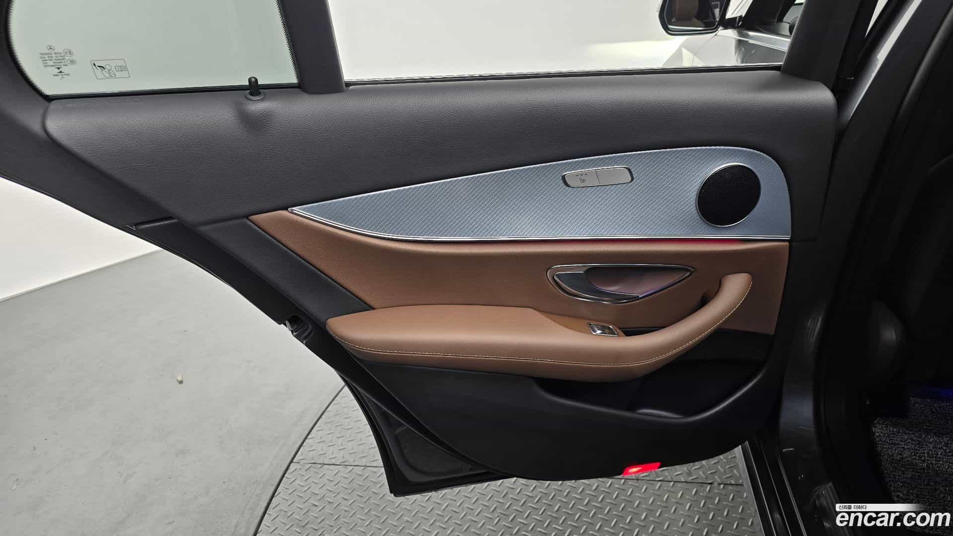 E-Class Mercedes-Benz 2020.5-INNER-035
