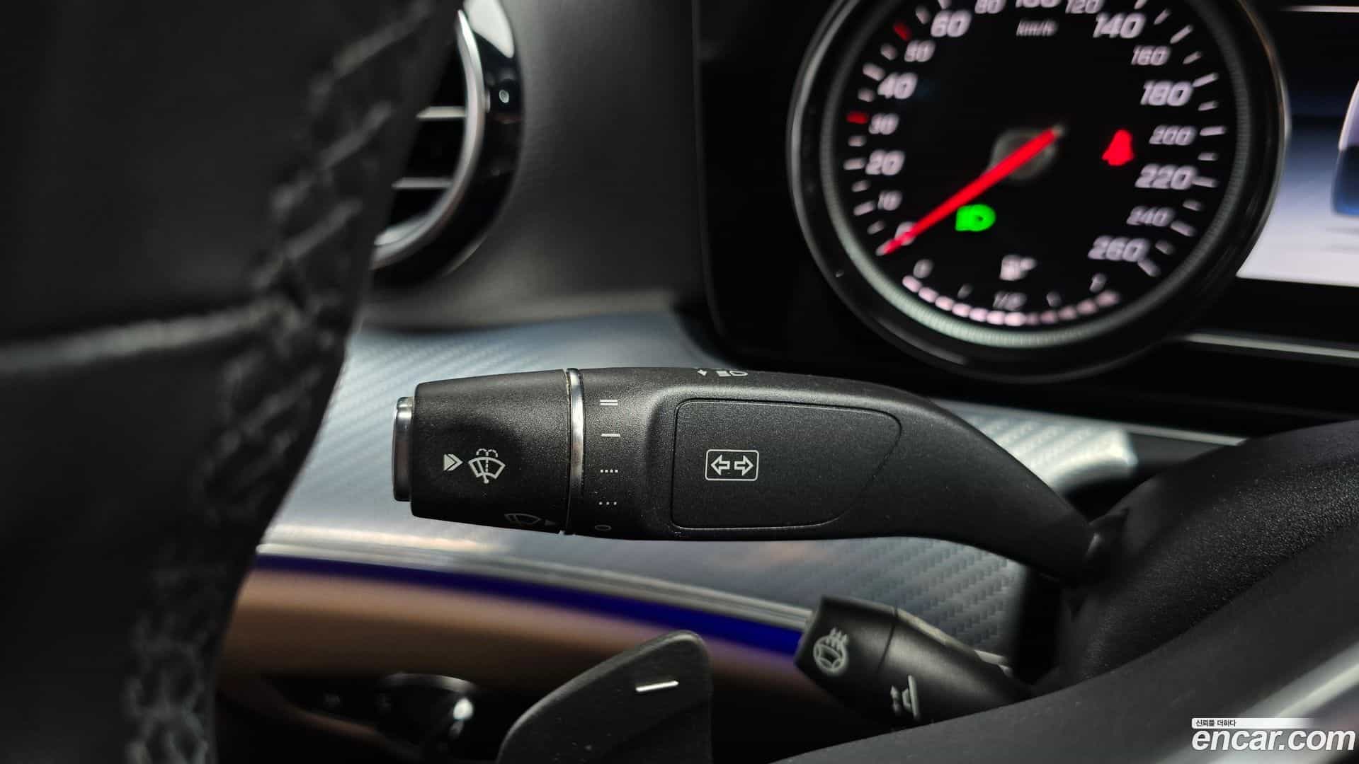 E-Class Mercedes-Benz 2020.5-OPTION-040
