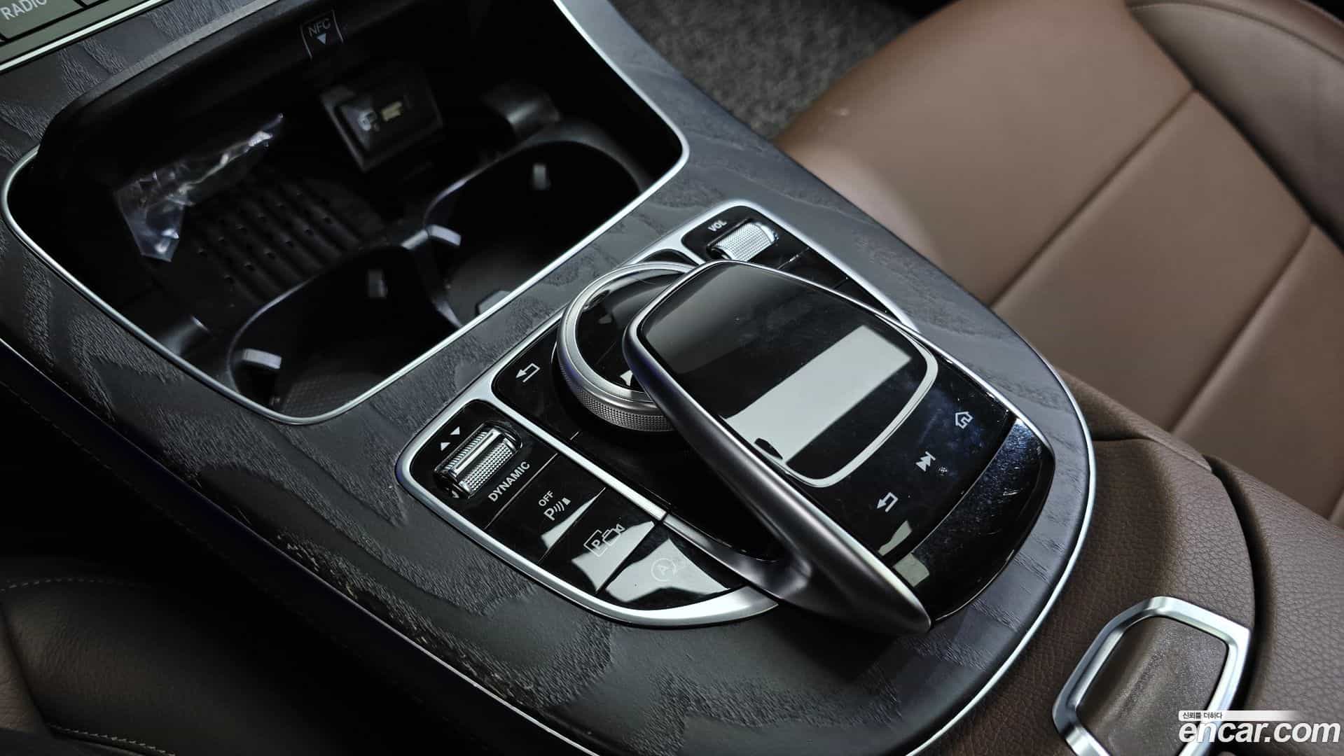 E-Class Mercedes-Benz 2020.5-OPTION-044