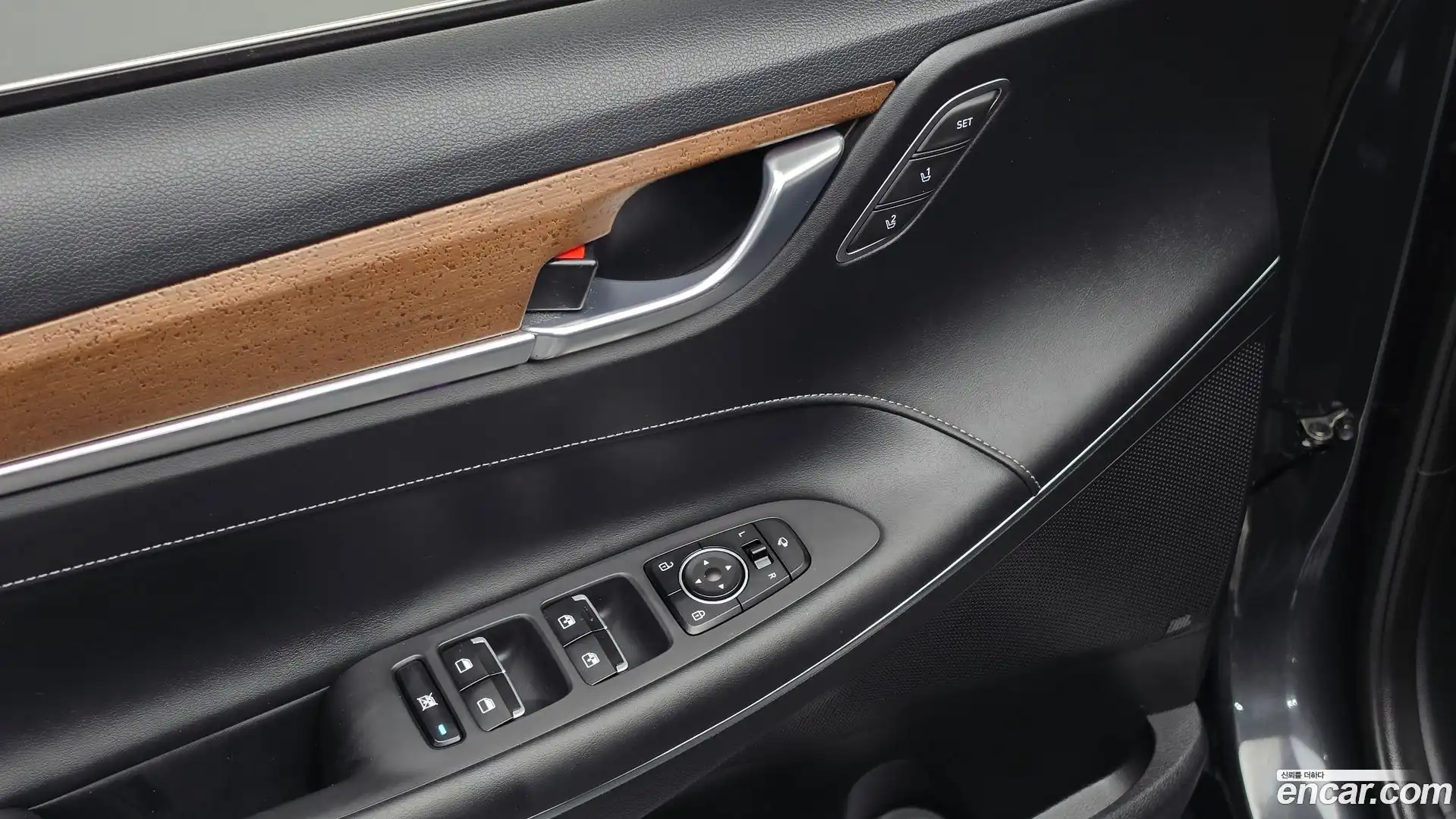 Grandeur Hyundai 2018.6-OPTION-023