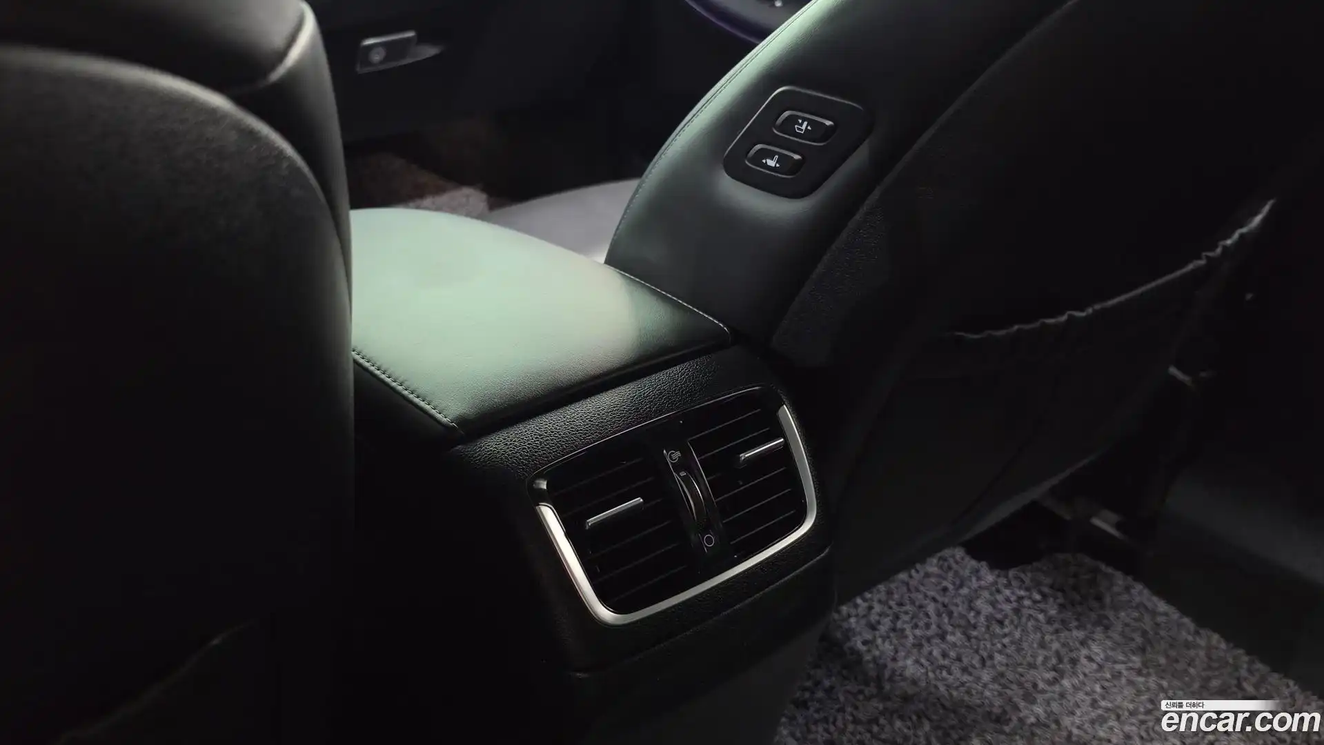 Grandeur Hyundai 2018.6-OPTION-042