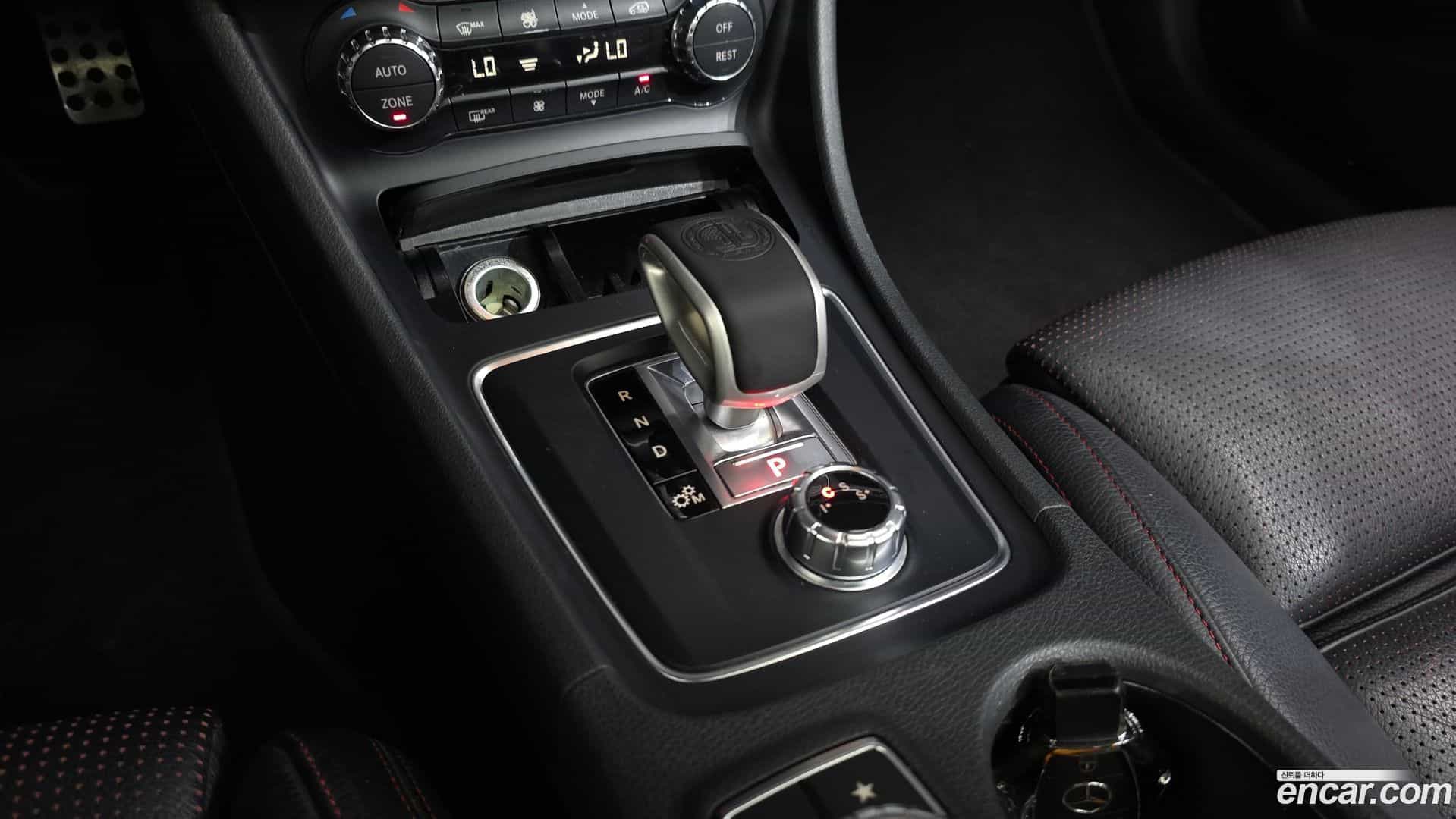 CLA-Class Mercedes-Benz 2016.3-INNER-009