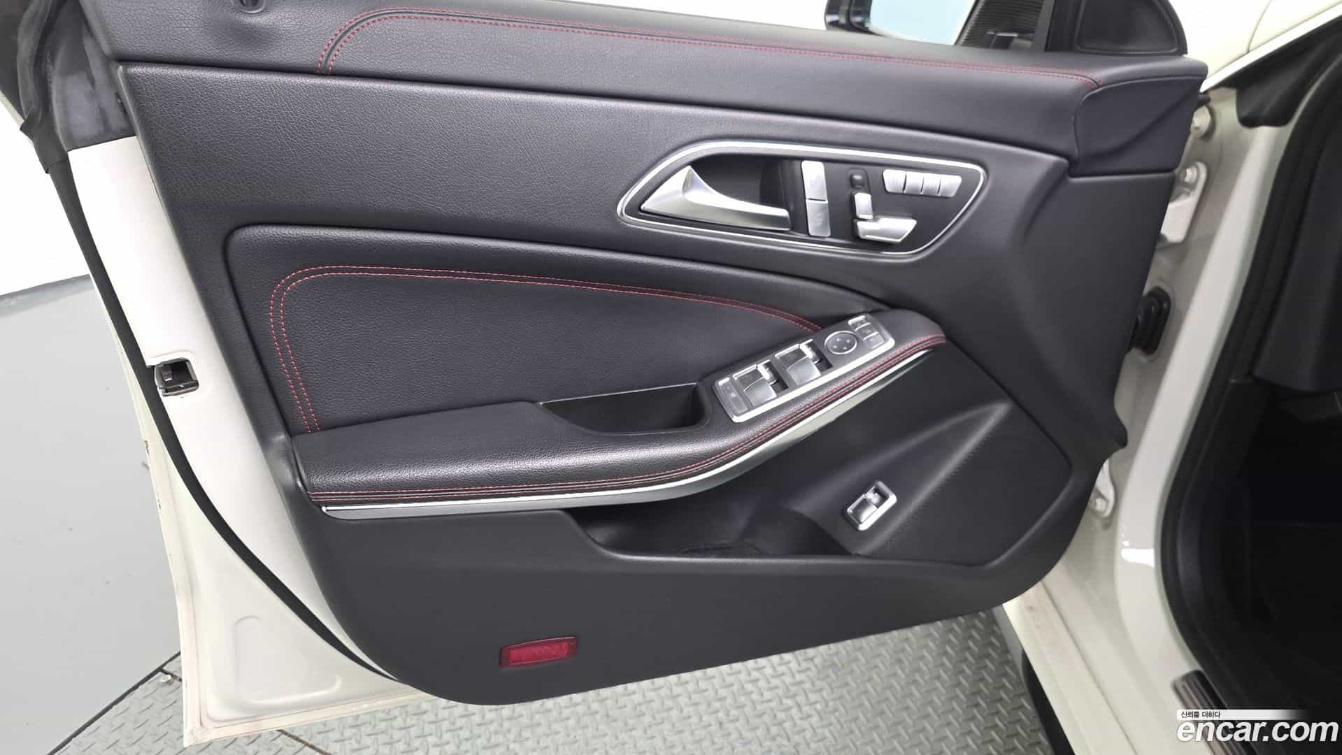 CLA-Class Mercedes-Benz 2016.3-INNER-034