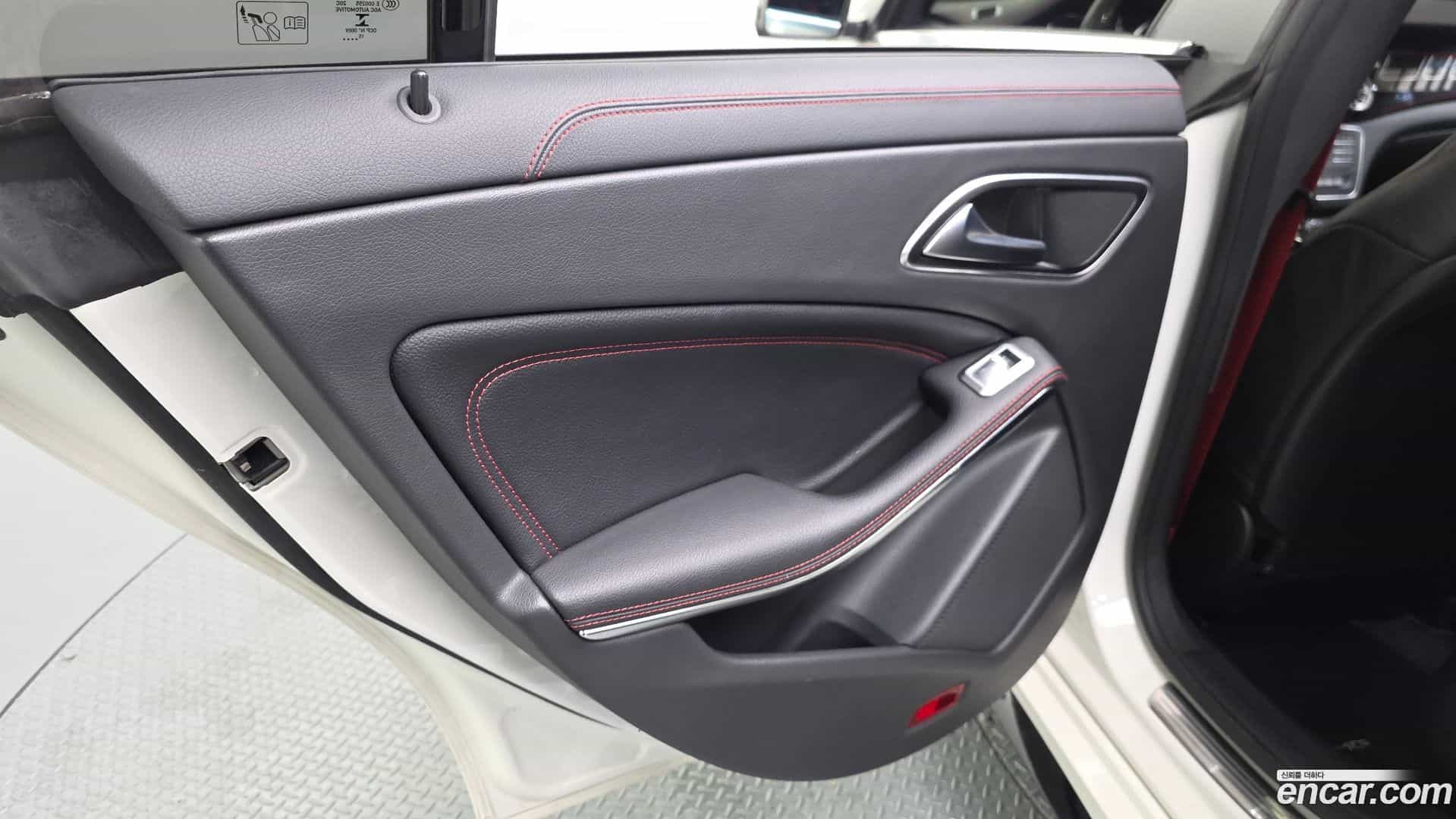 CLA-Class Mercedes-Benz 2016.3-INNER-035