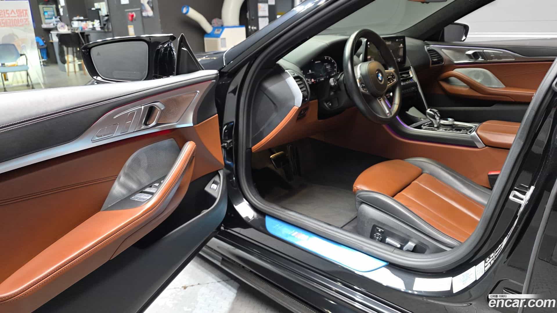 8-Series BMW 2022.8-INNER-010
