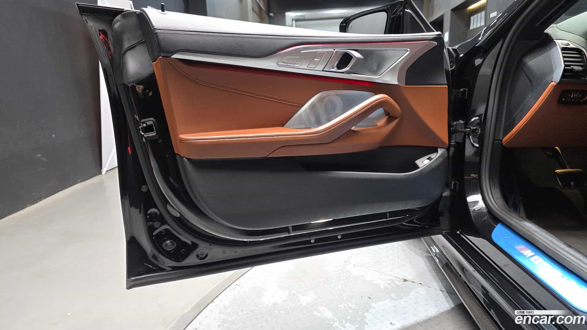 8-Series BMW 2022.8-INNER-034