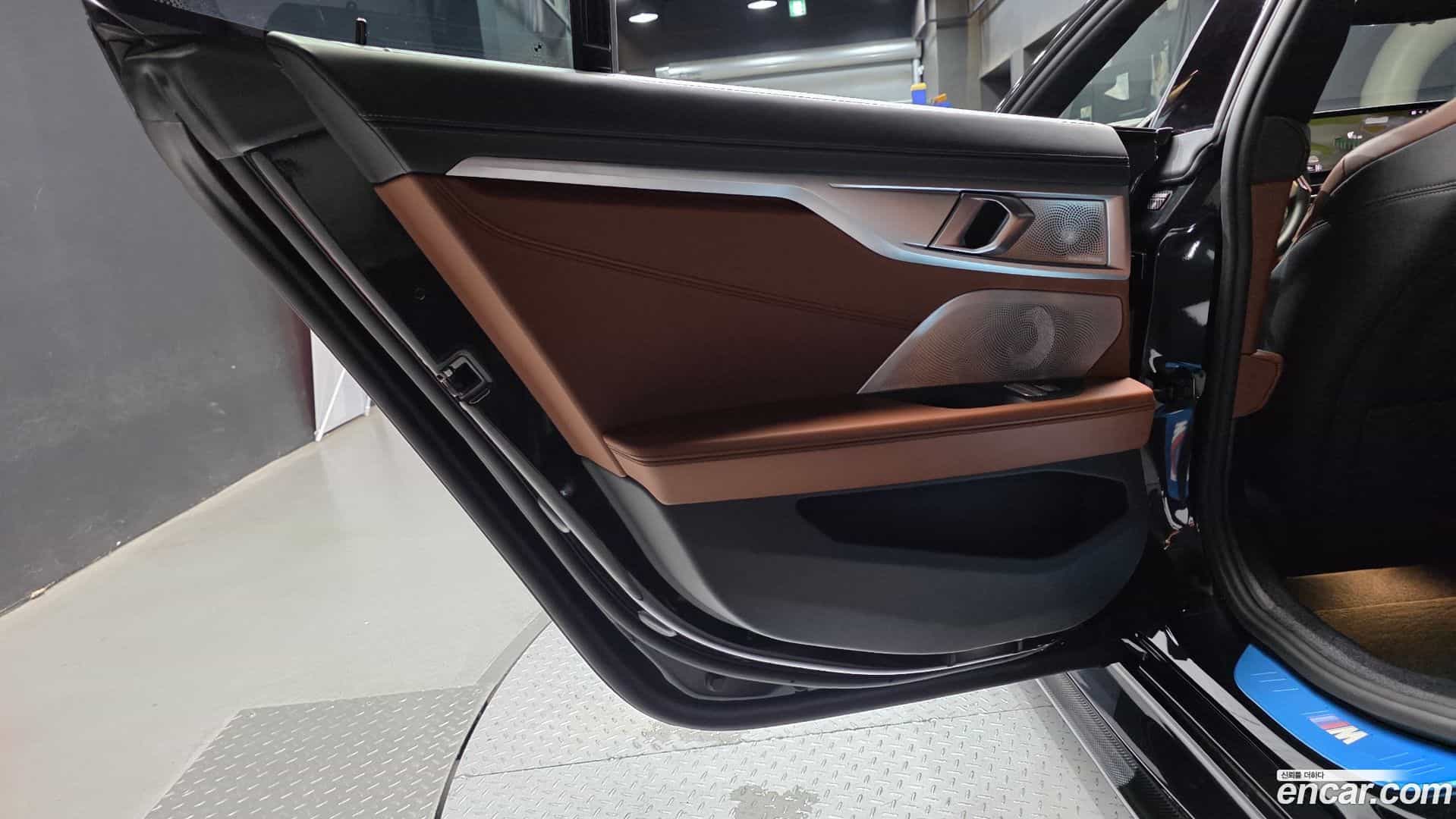 8-Series BMW 2022.8-INNER-035