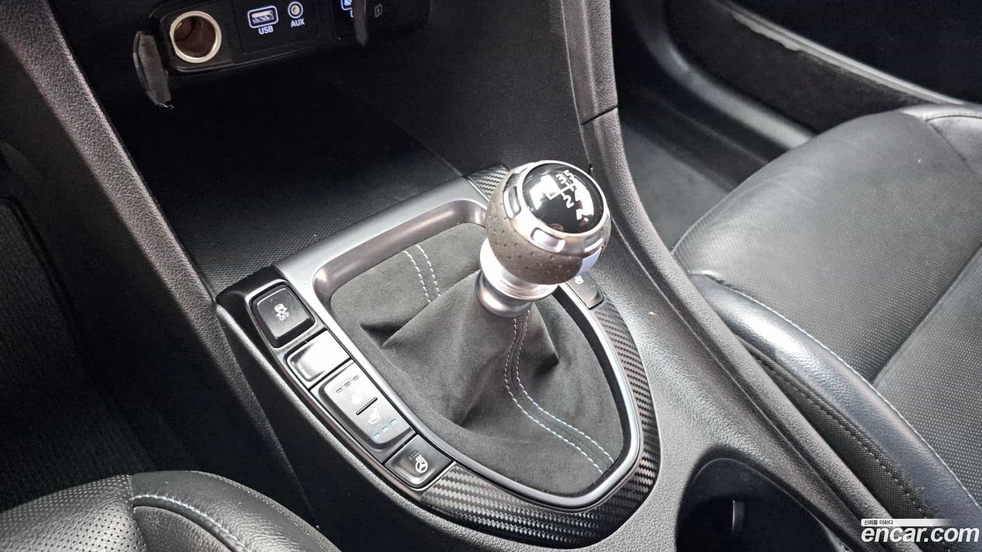 Veloster Hyundai 2019.4-INNER-009