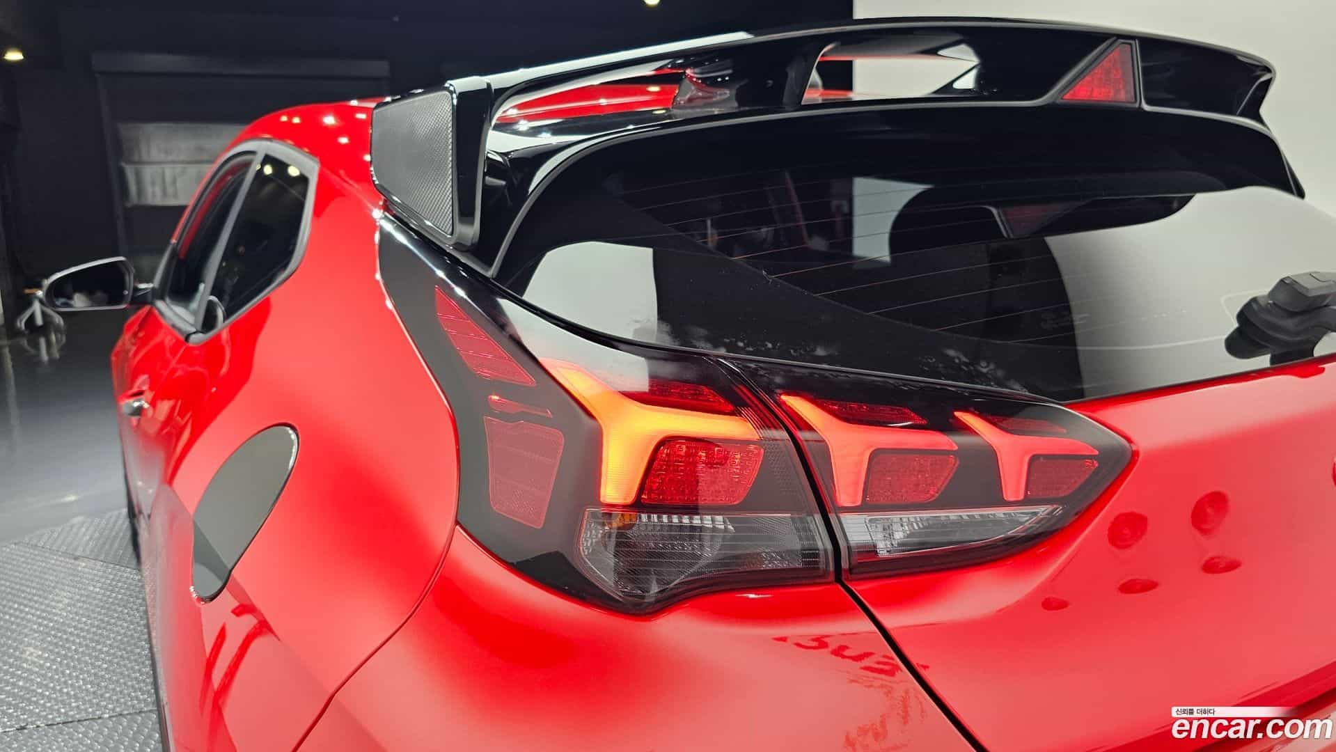 Veloster Hyundai 2019.4-OUTER-033