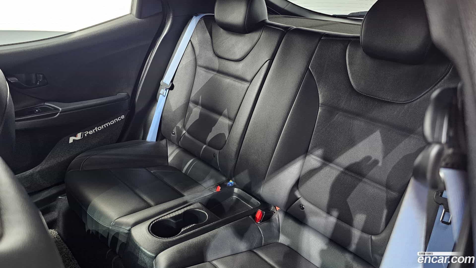 Veloster Hyundai 2019.4-INNER-036