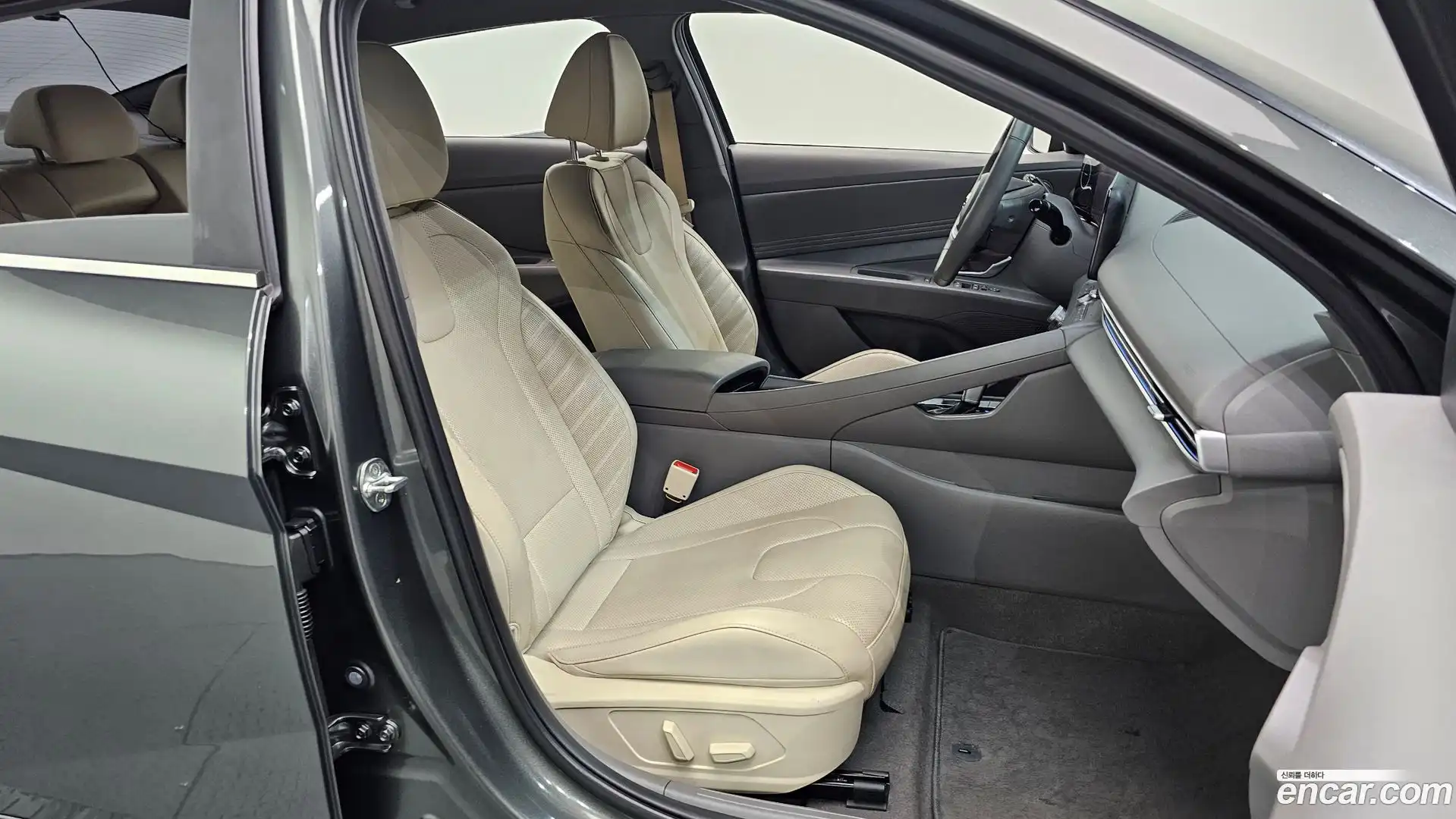 AVANTE Hyundai 2022.3-INNER-036