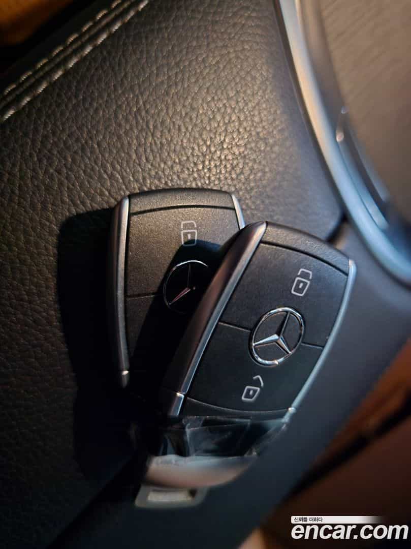 GLC-Class Mercedes-Benz 2021.1-INNER-009