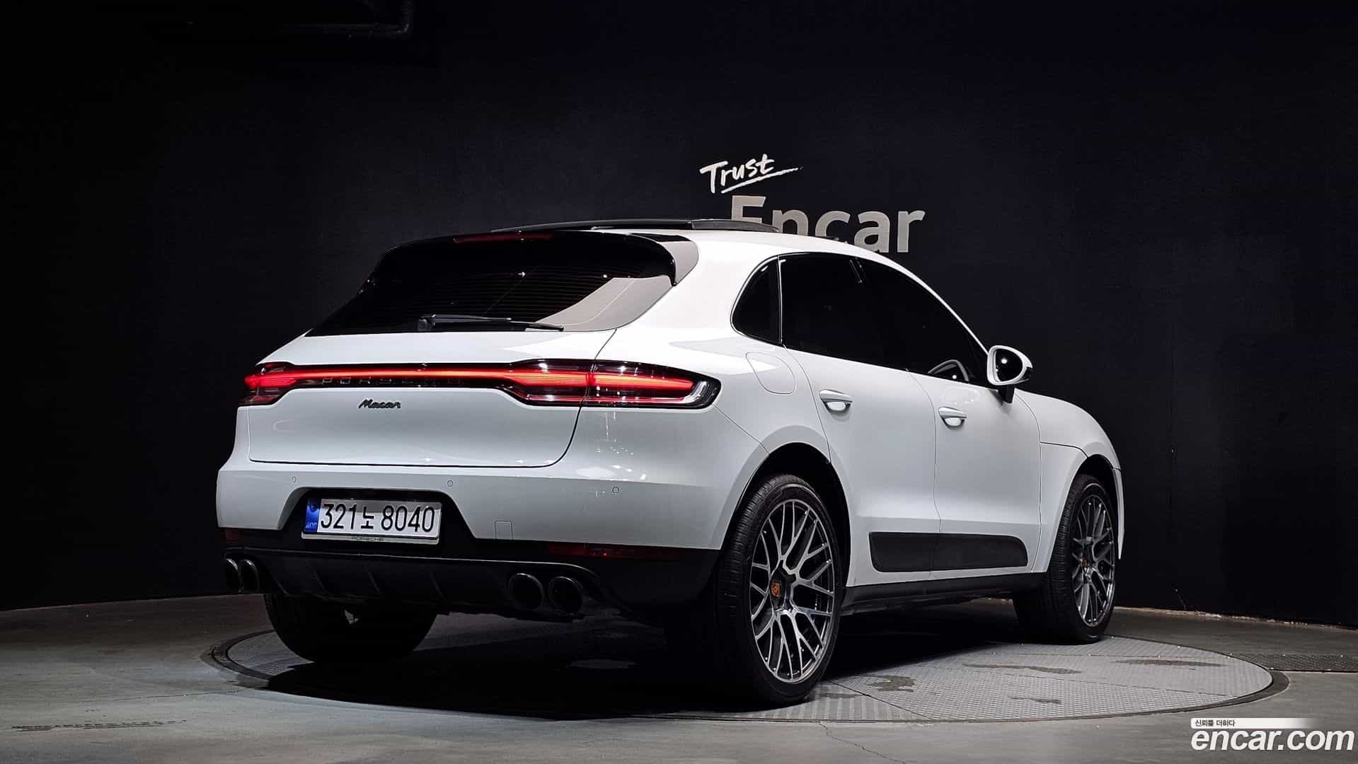 Macan Porsche 2021.6-OUTER-002