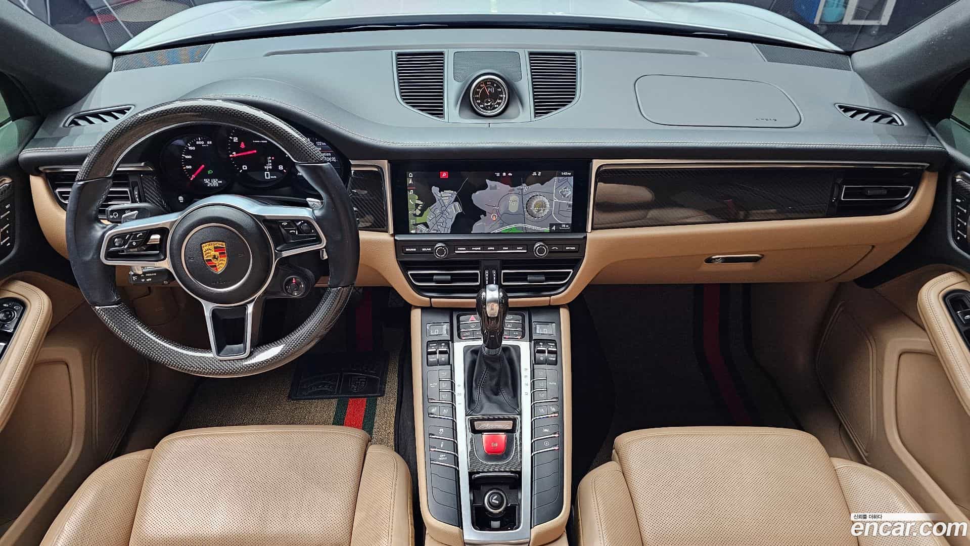 Macan Porsche 2021.6-INNER-007
