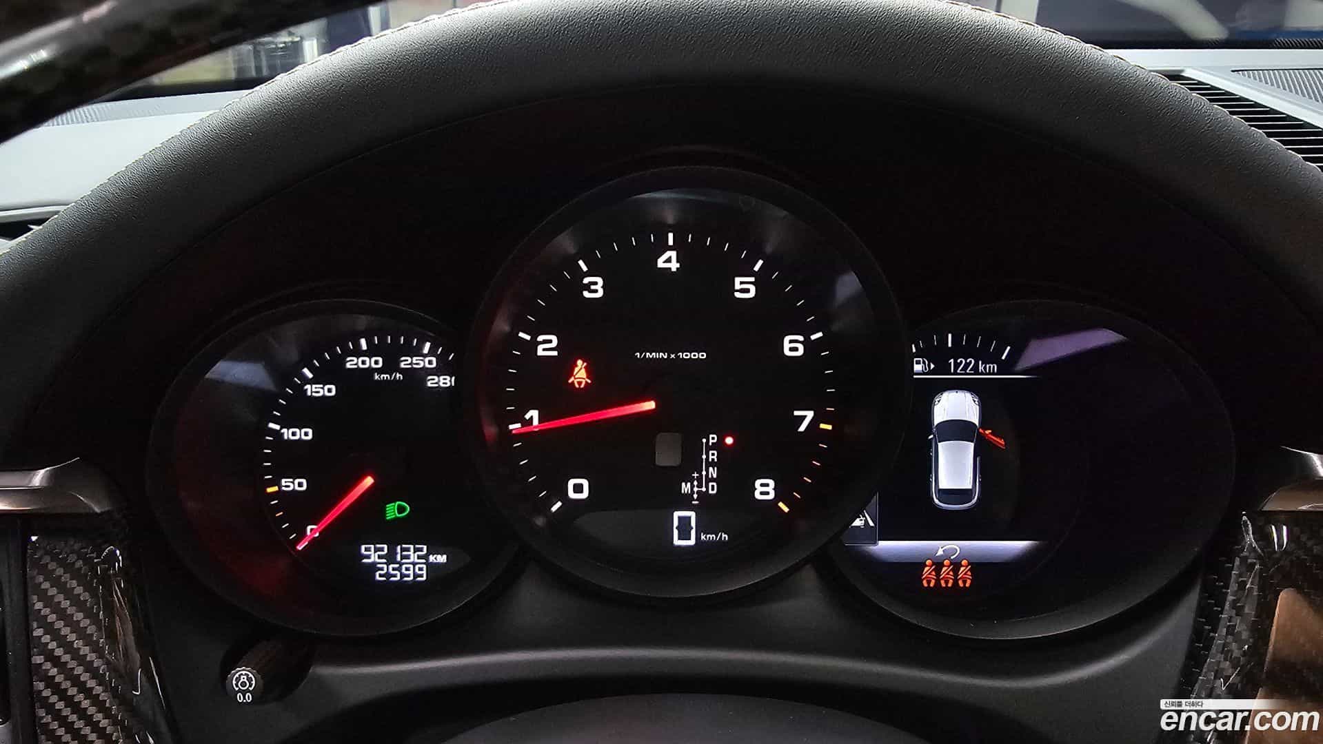 Macan Porsche 2021.6-INNER-008
