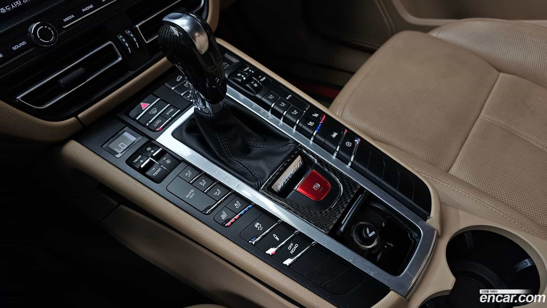 Macan Porsche 2021.6-INNER-009