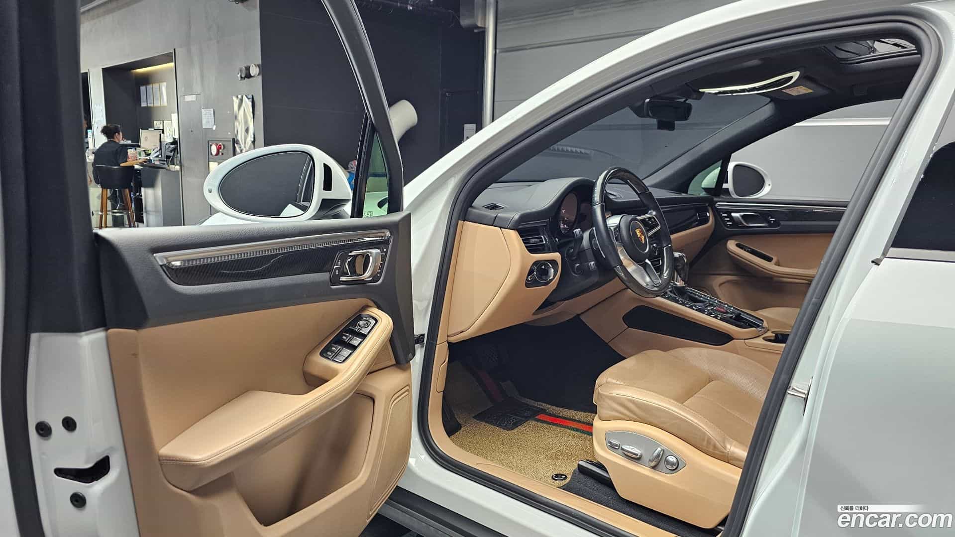 Macan Porsche 2021.6-INNER-010