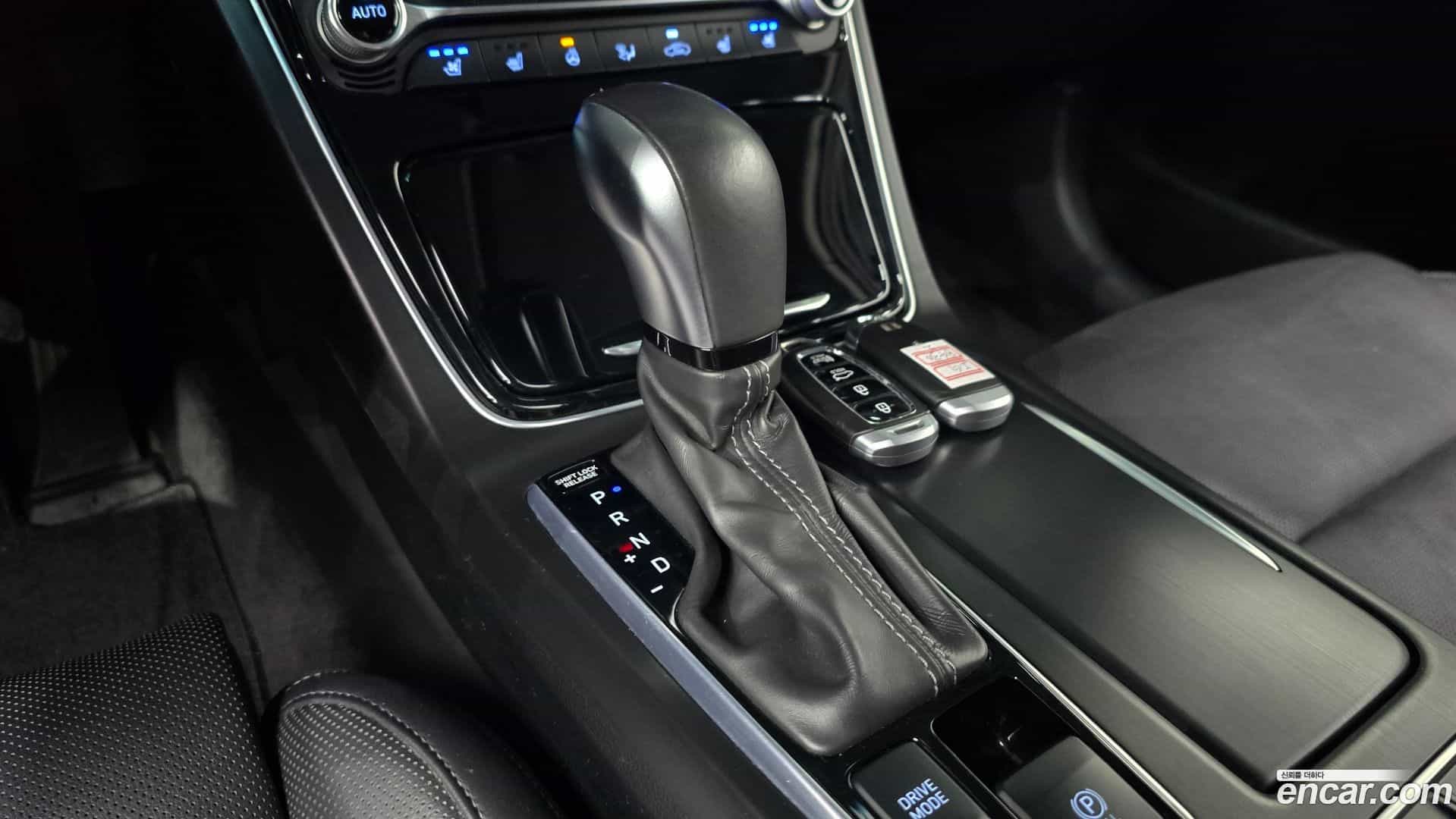 Grandeur Hyundai 2017.1-INNER-009