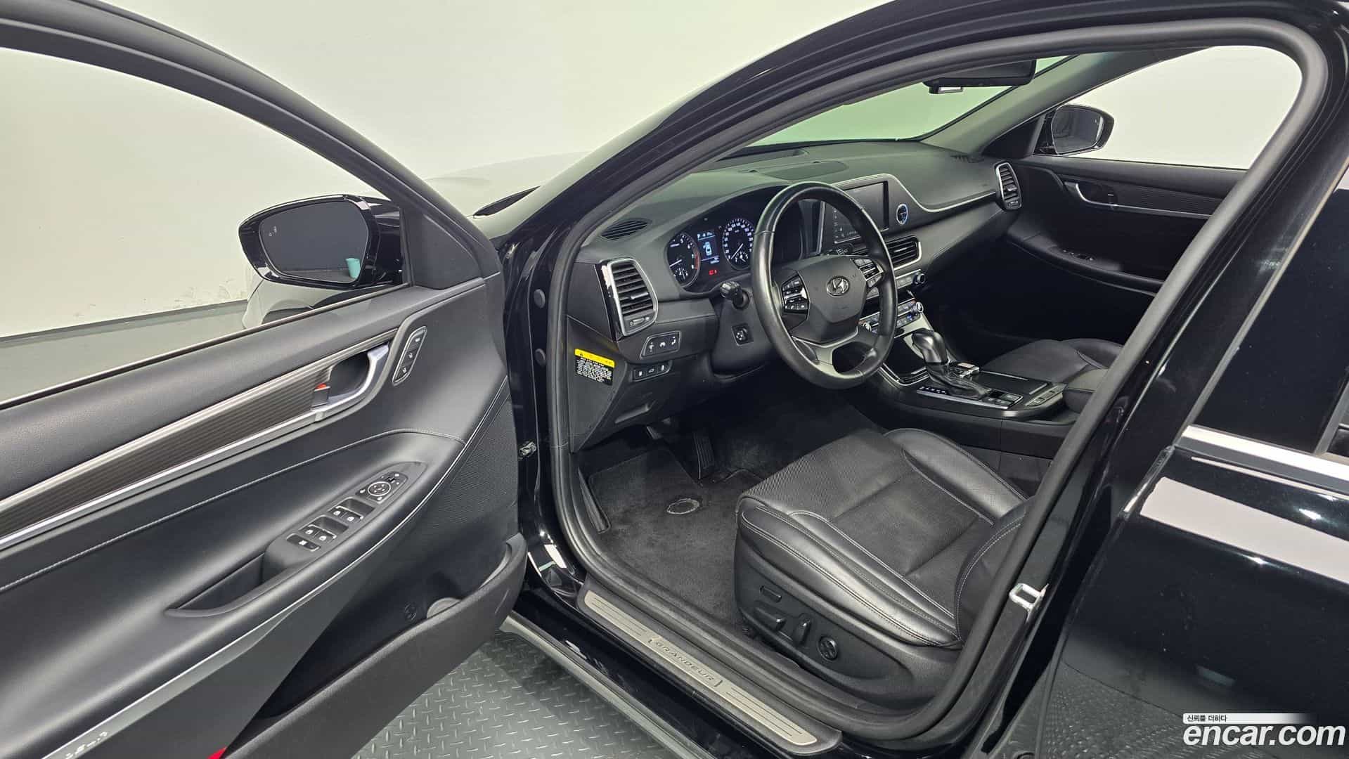 Grandeur Hyundai 2017.1-OPTION-015