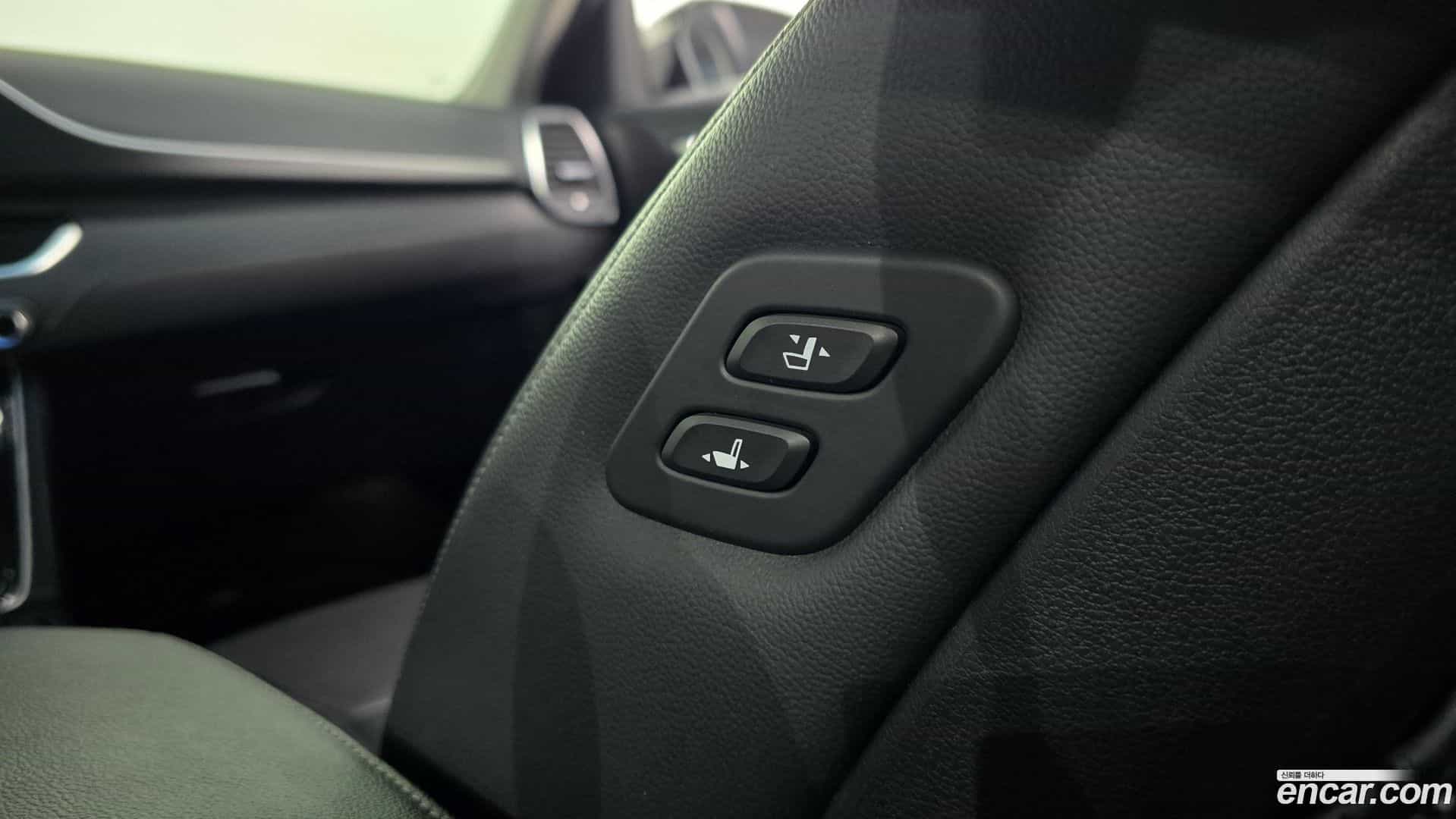 Grandeur Hyundai 2017.1-OPTION-023