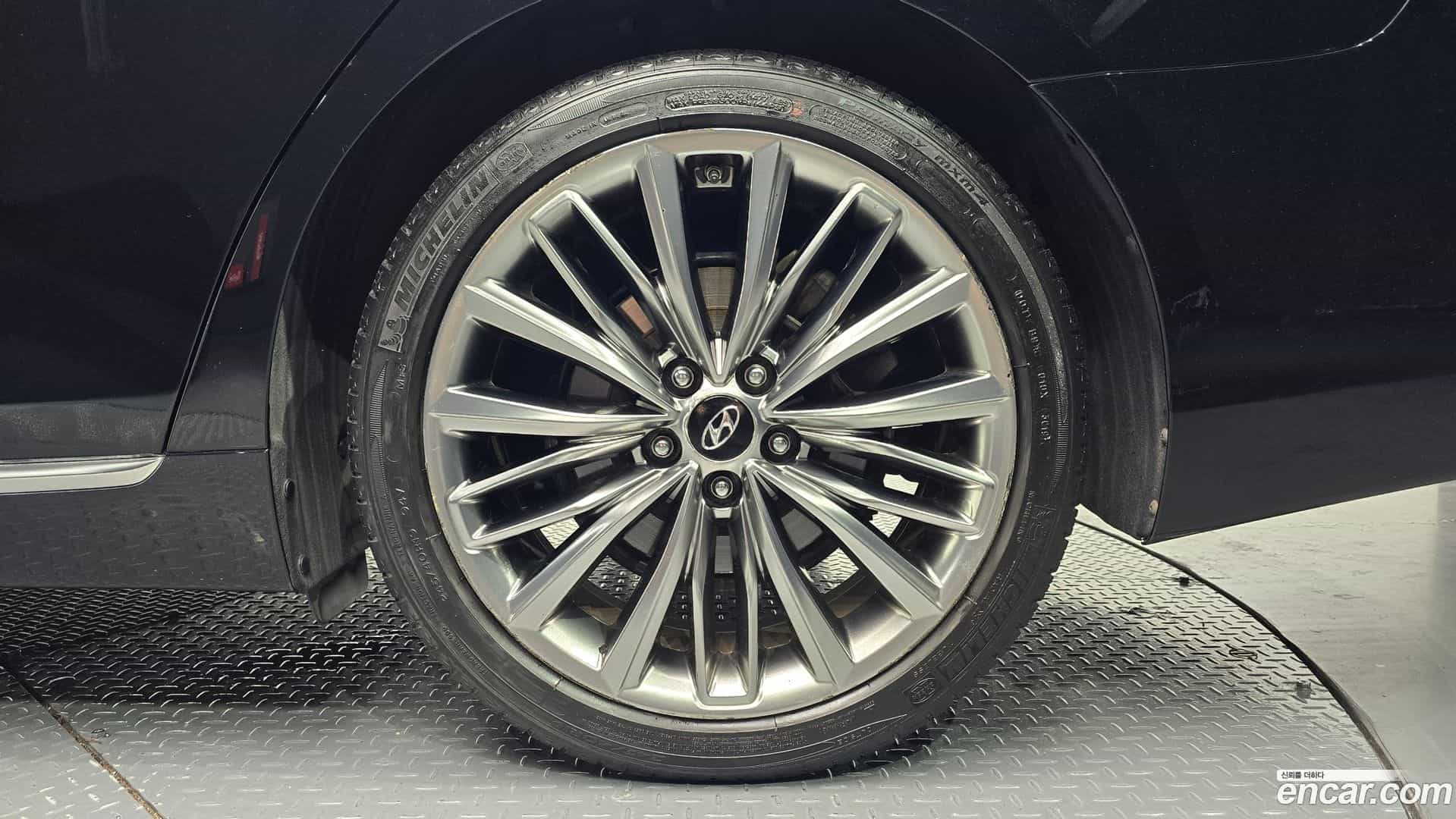 Grandeur Hyundai 2017.1-OUTER-031