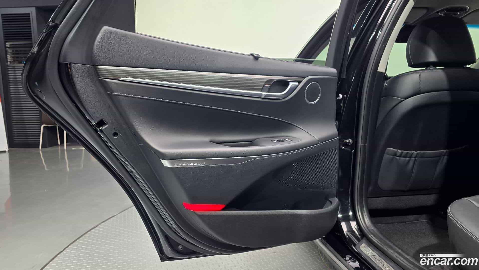 Grandeur Hyundai 2017.1-INNER-035