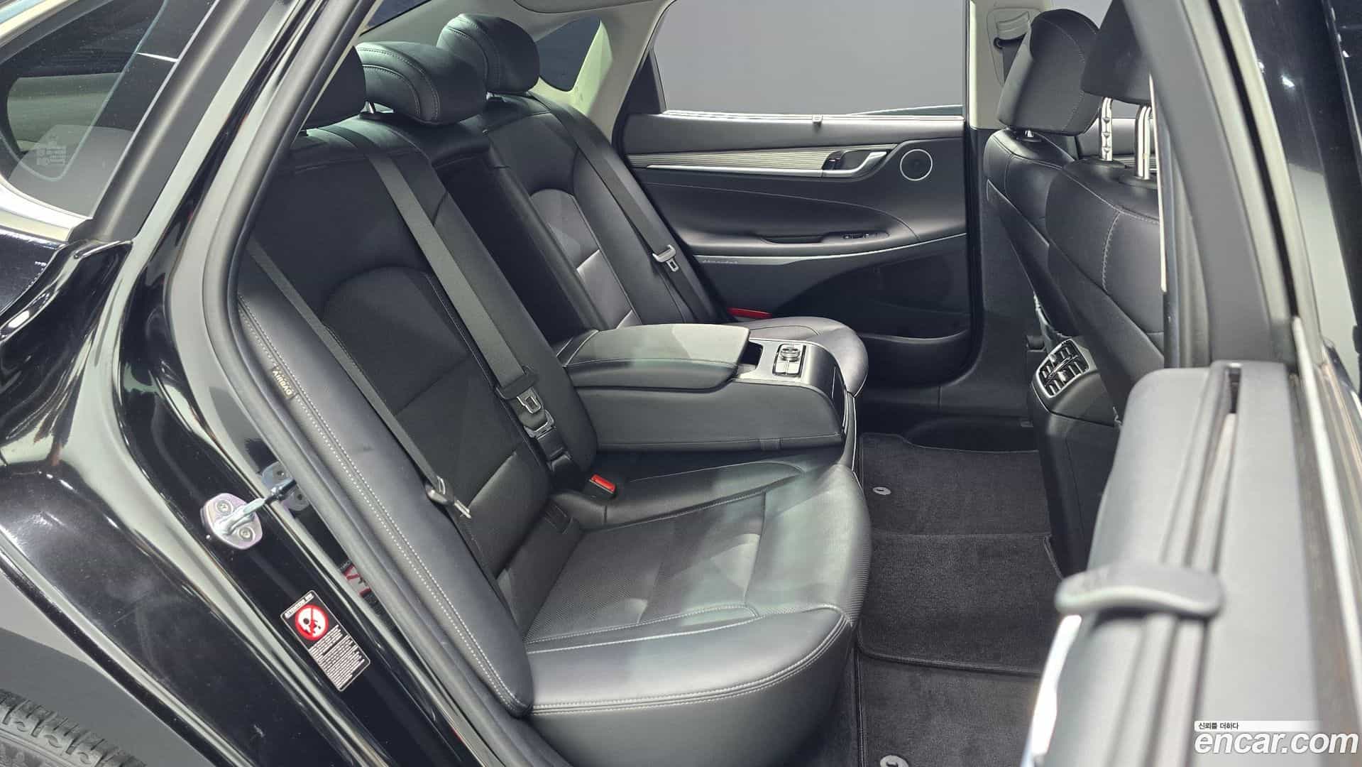 Grandeur Hyundai 2017.1-INNER-036