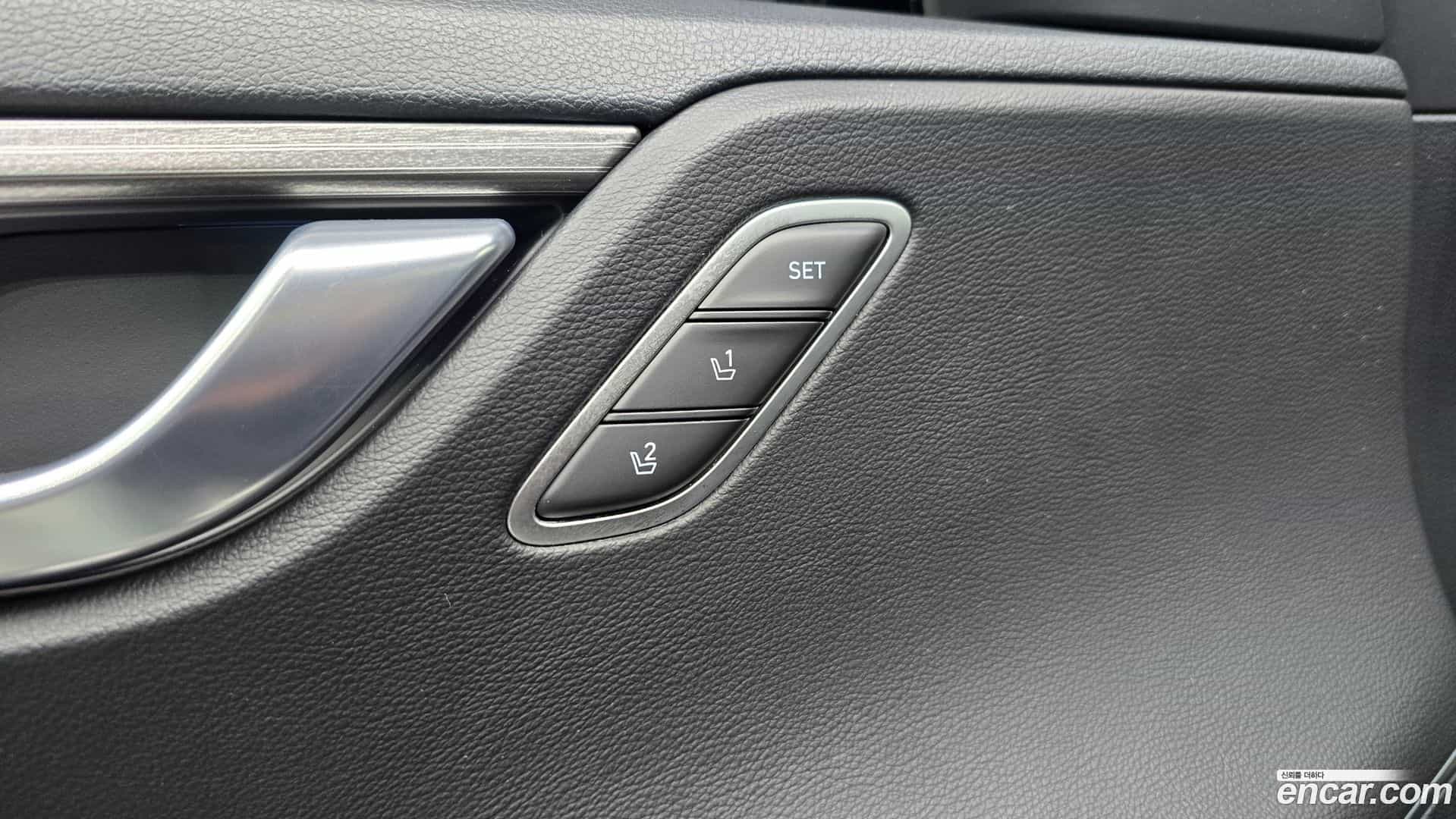 Grandeur Hyundai 2017.1-OPTION-043