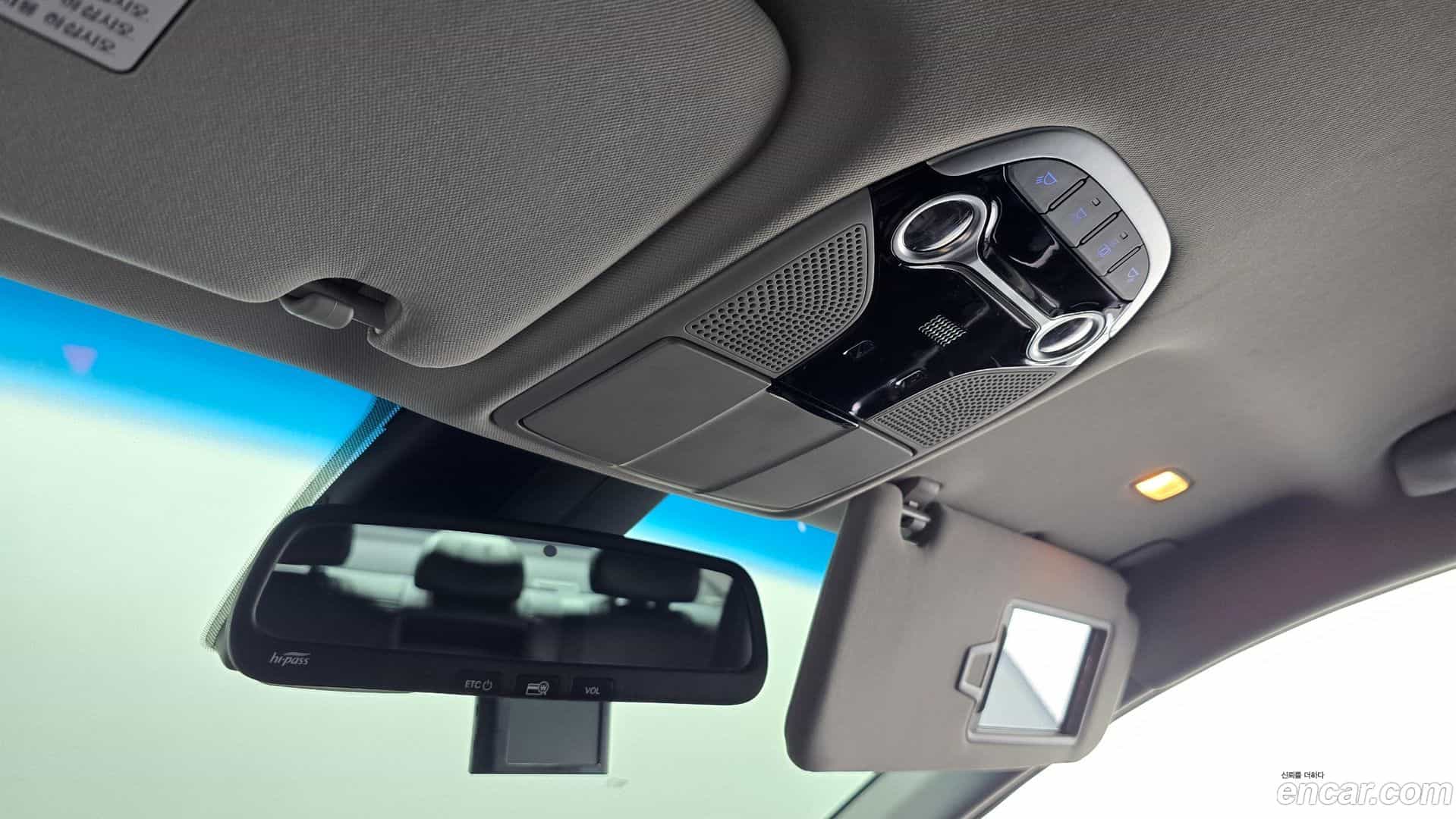 Grandeur Hyundai 2017.1-OPTION-044