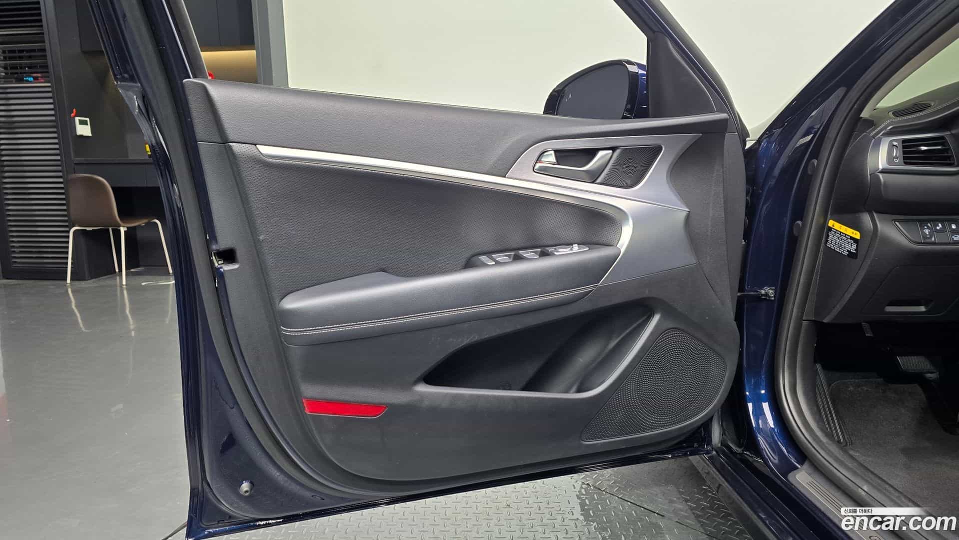 G70 Genesis 2019.1-INNER-034