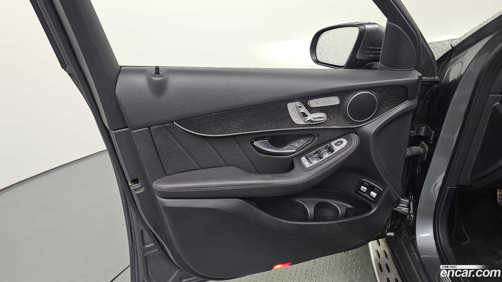 GLC-Class Mercedes-Benz 2021.6-INNER-034