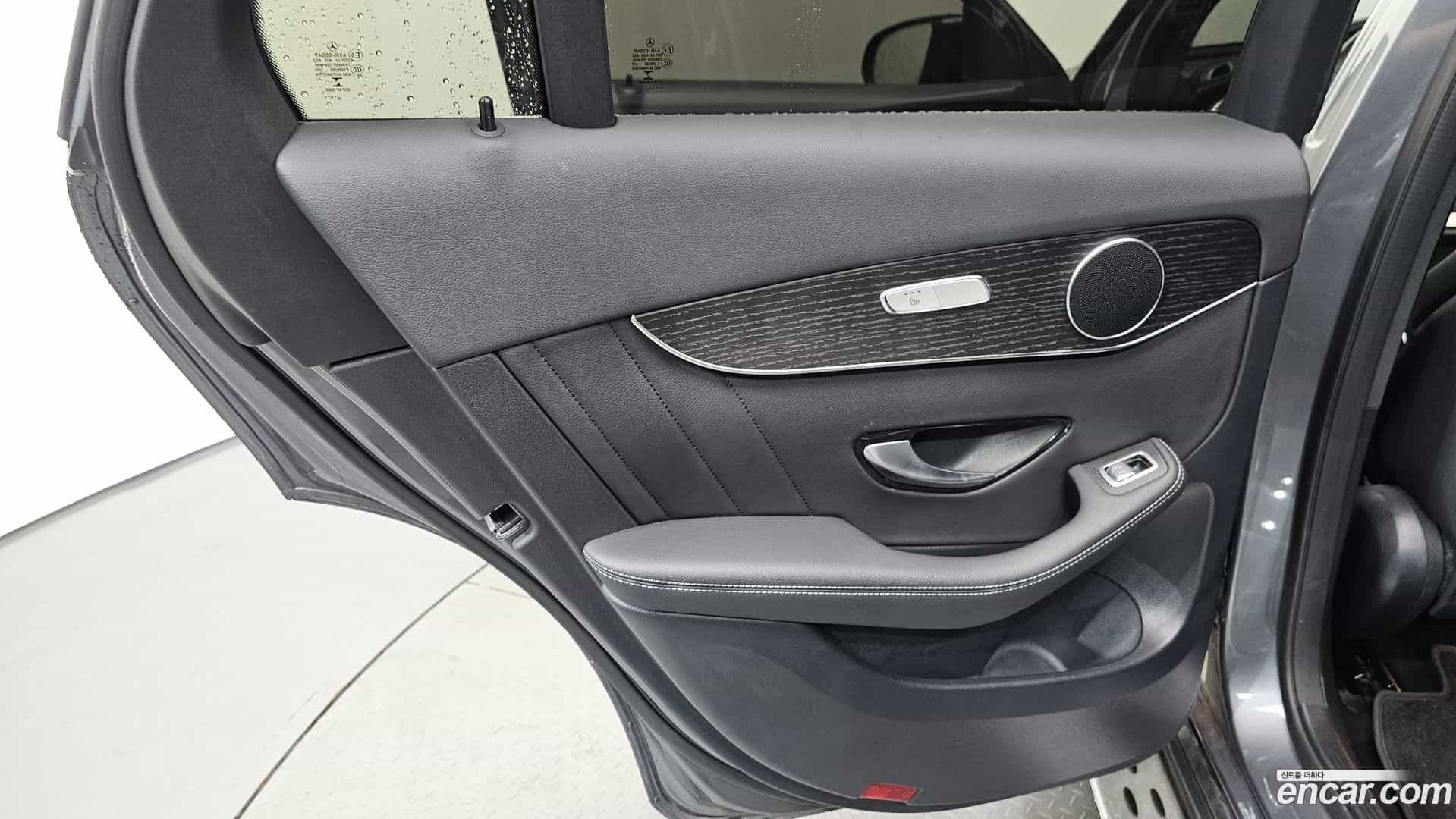 GLC-Class Mercedes-Benz 2021.6-INNER-035