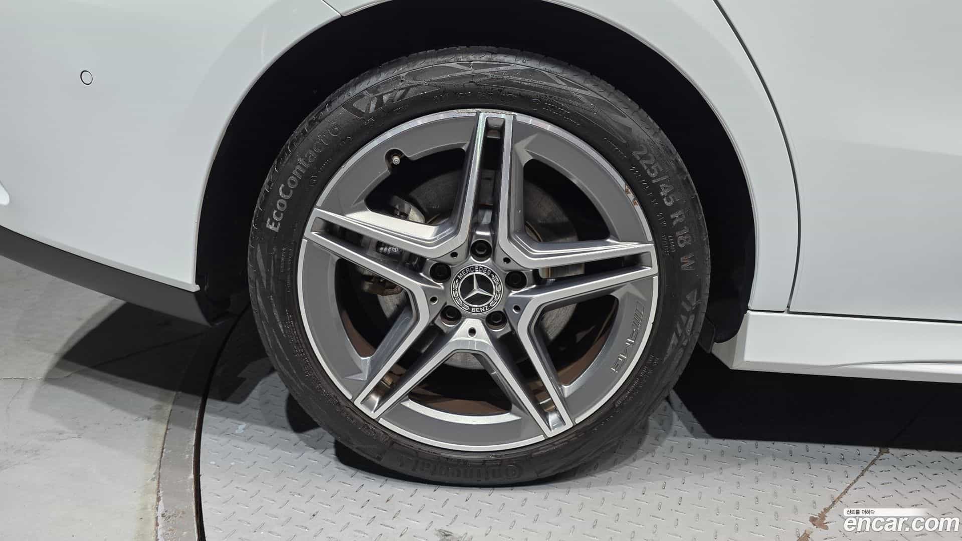 CLA-Class Mercedes-Benz 2024.4-OUTER-005