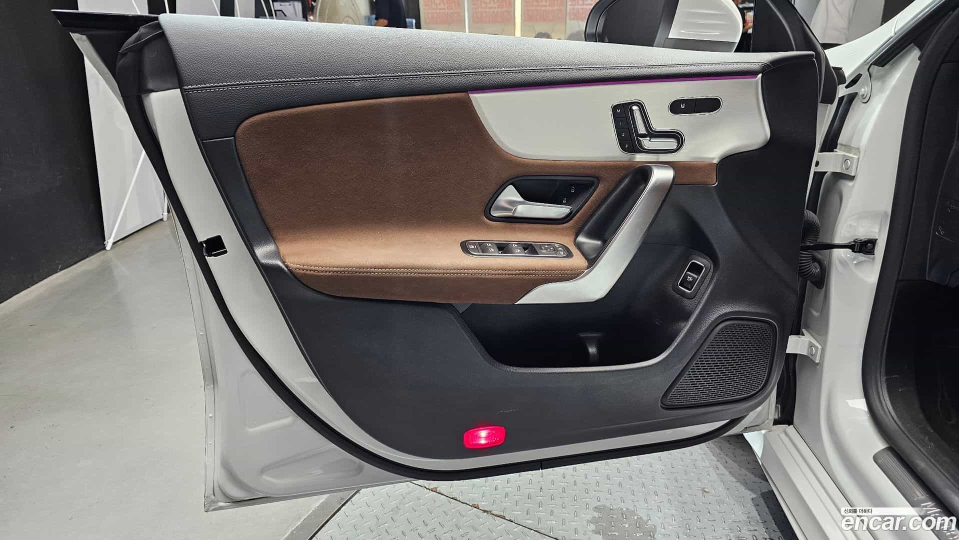 CLA-Class Mercedes-Benz 2024.4-INNER-034