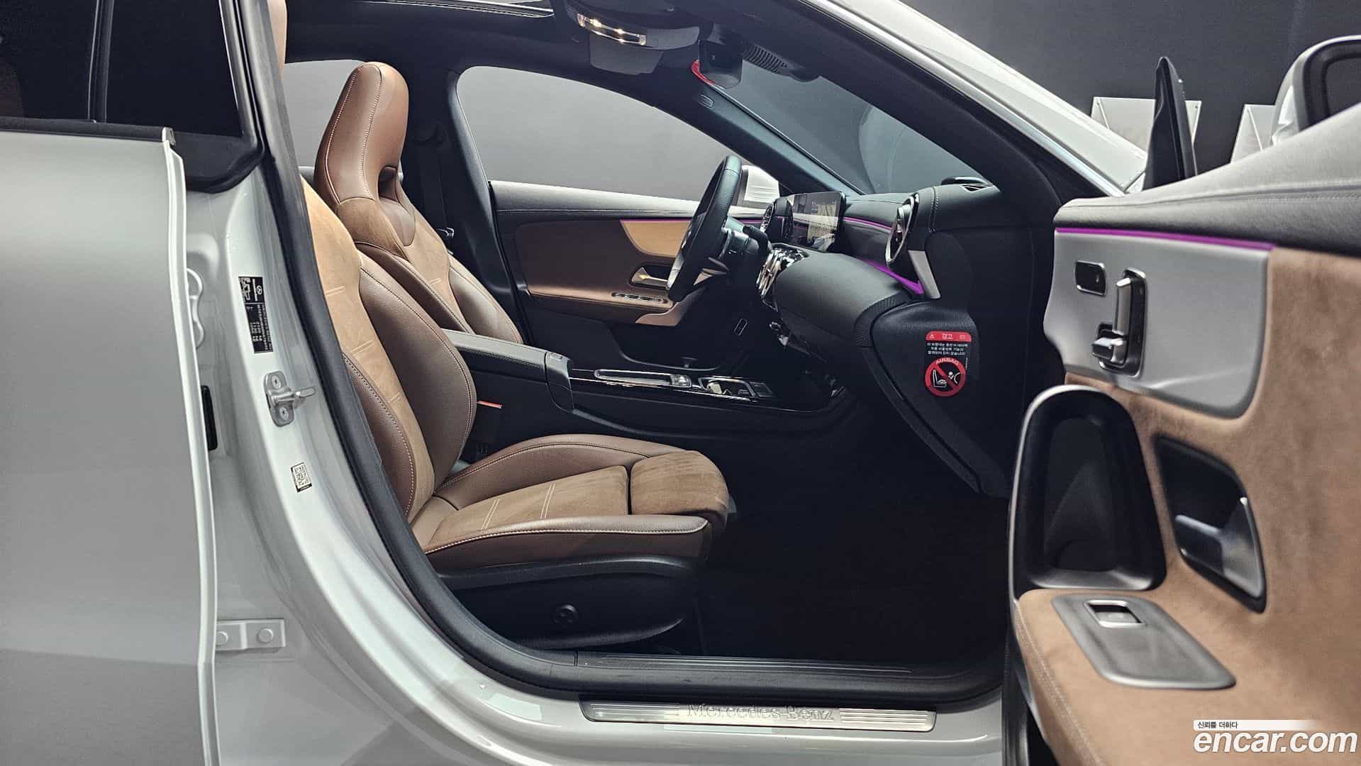 CLA-Class Mercedes-Benz 2024.4-INNER-036