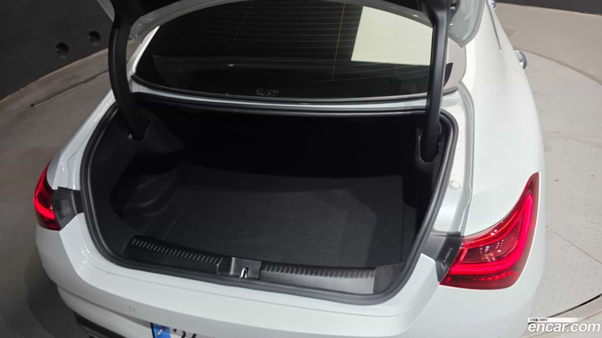 CLA-Class Mercedes-Benz 2024.4-OPTION-044