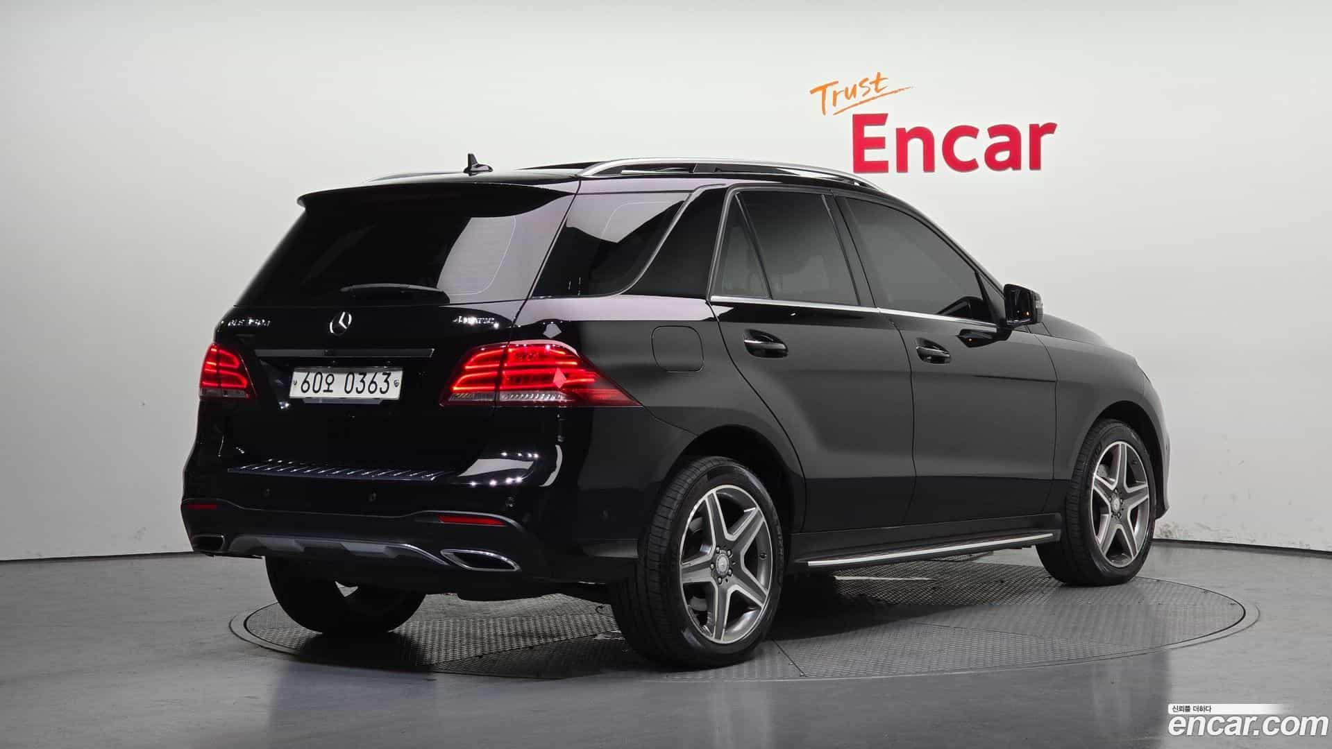 GLE-Class Mercedes-Benz 2016.9-OUTER-002