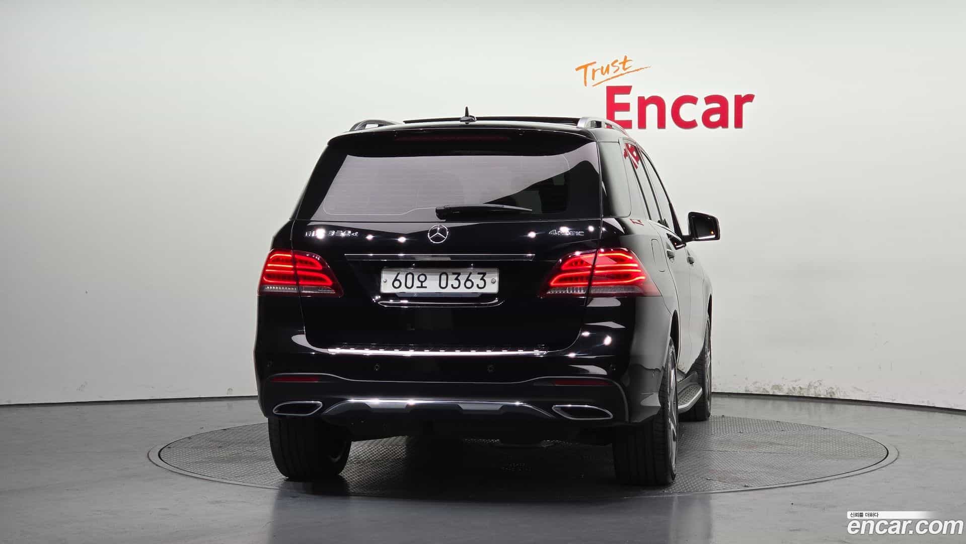 GLE-Class Mercedes-Benz 2016.9-OUTER-004