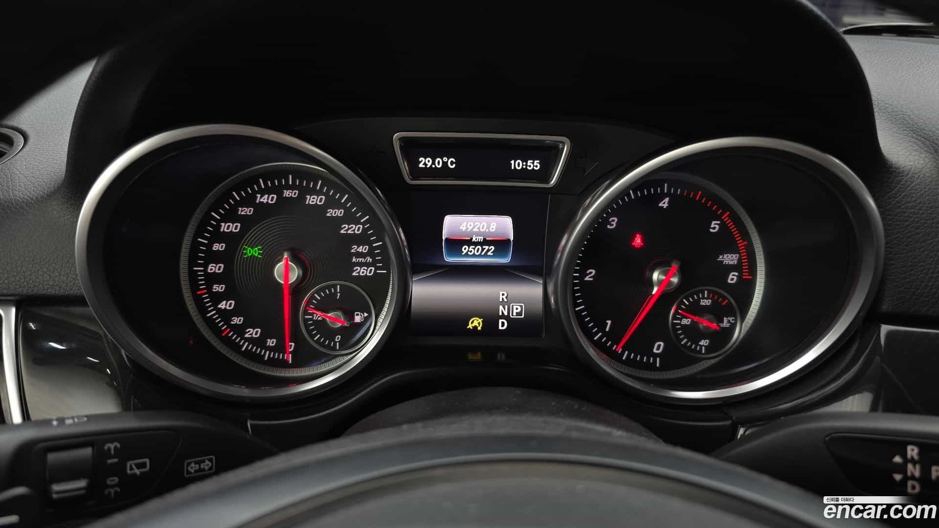 GLE-Class Mercedes-Benz 2016.9-INNER-008