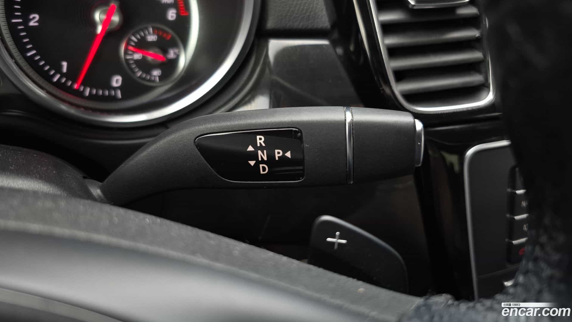 GLE-Class Mercedes-Benz 2016.9-INNER-009